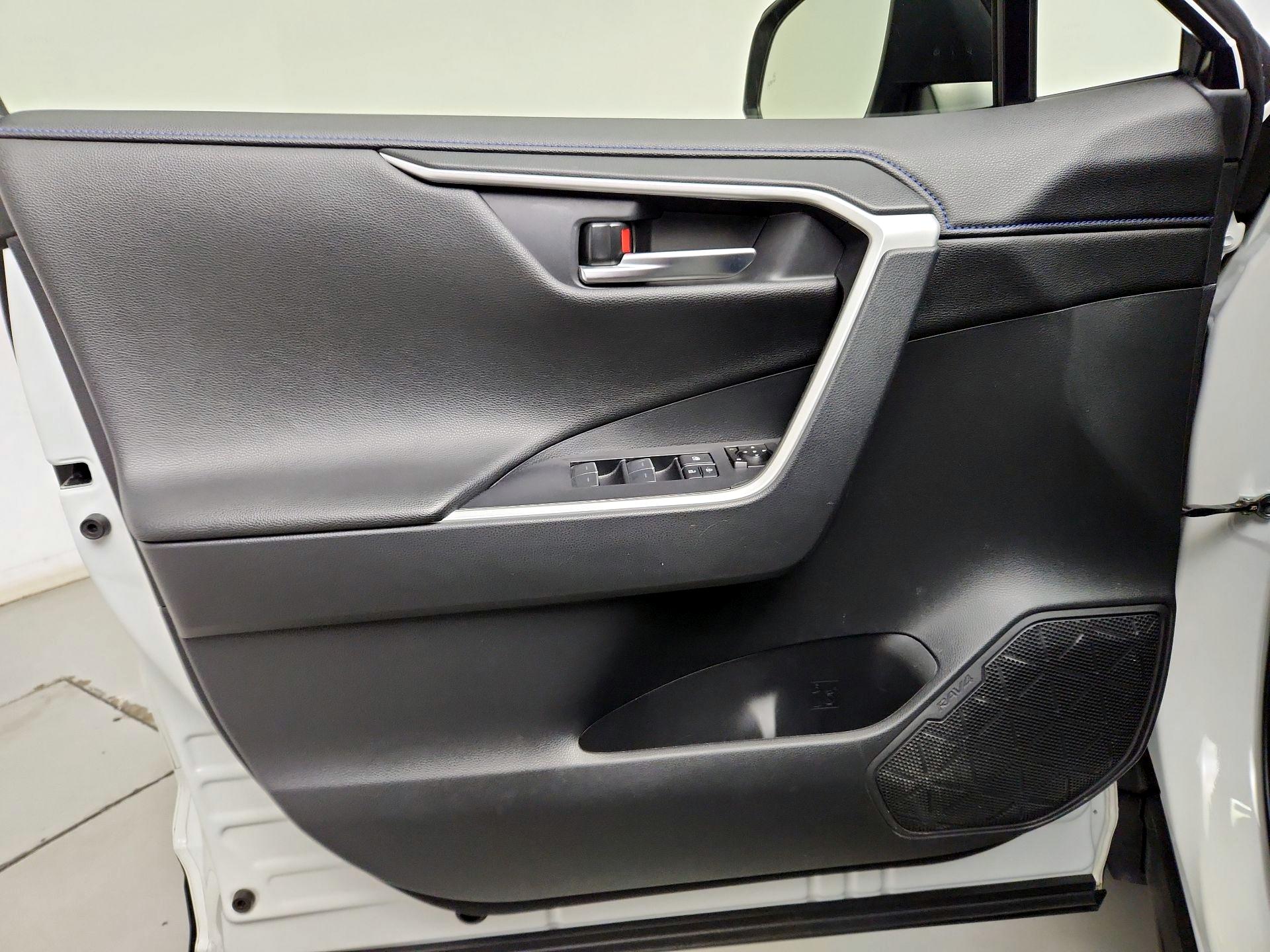 Thumbnail: 2025 Toyota RAV4 - 12