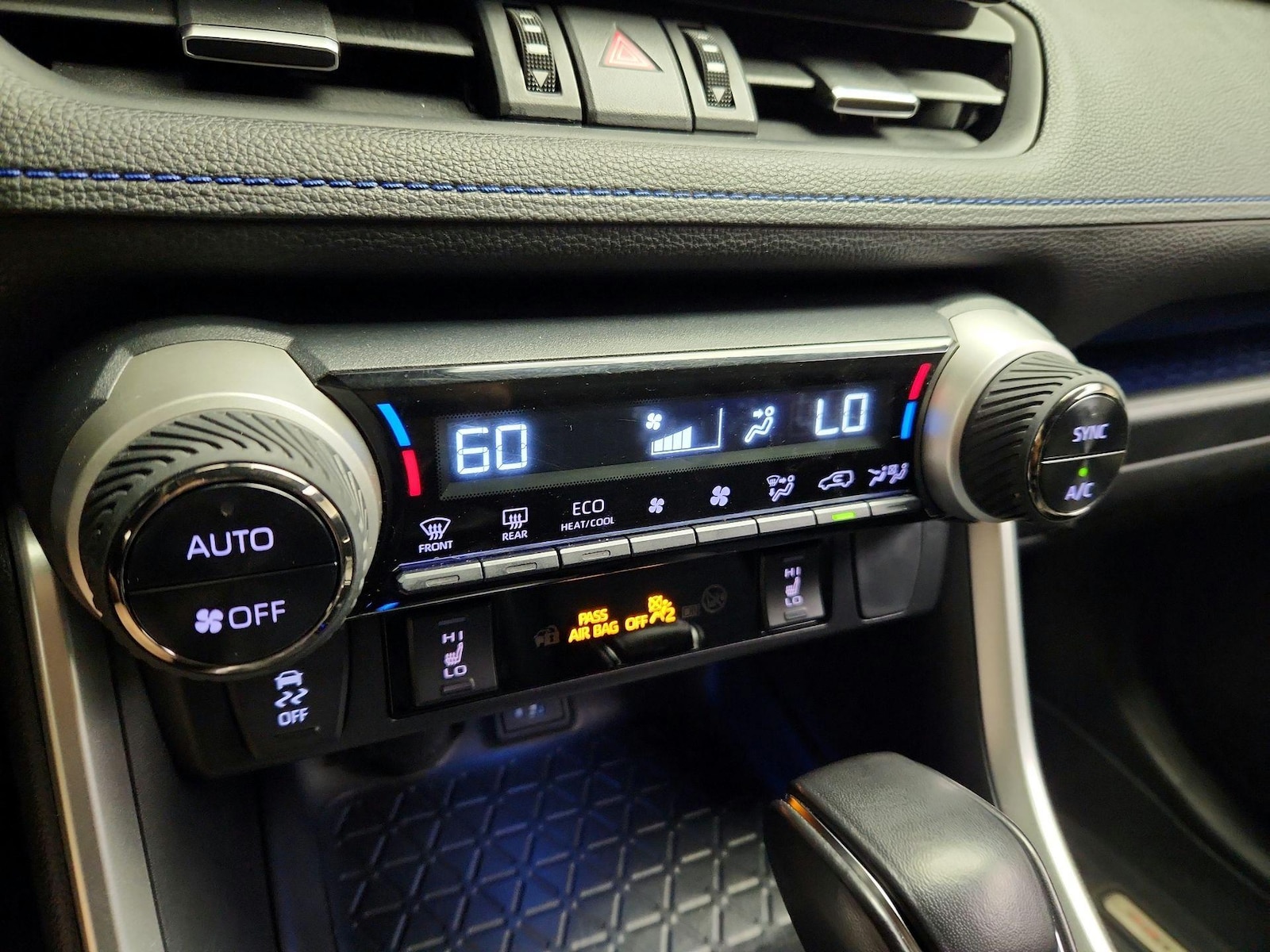2025 Toyota RAV4 XSE - Photo 17