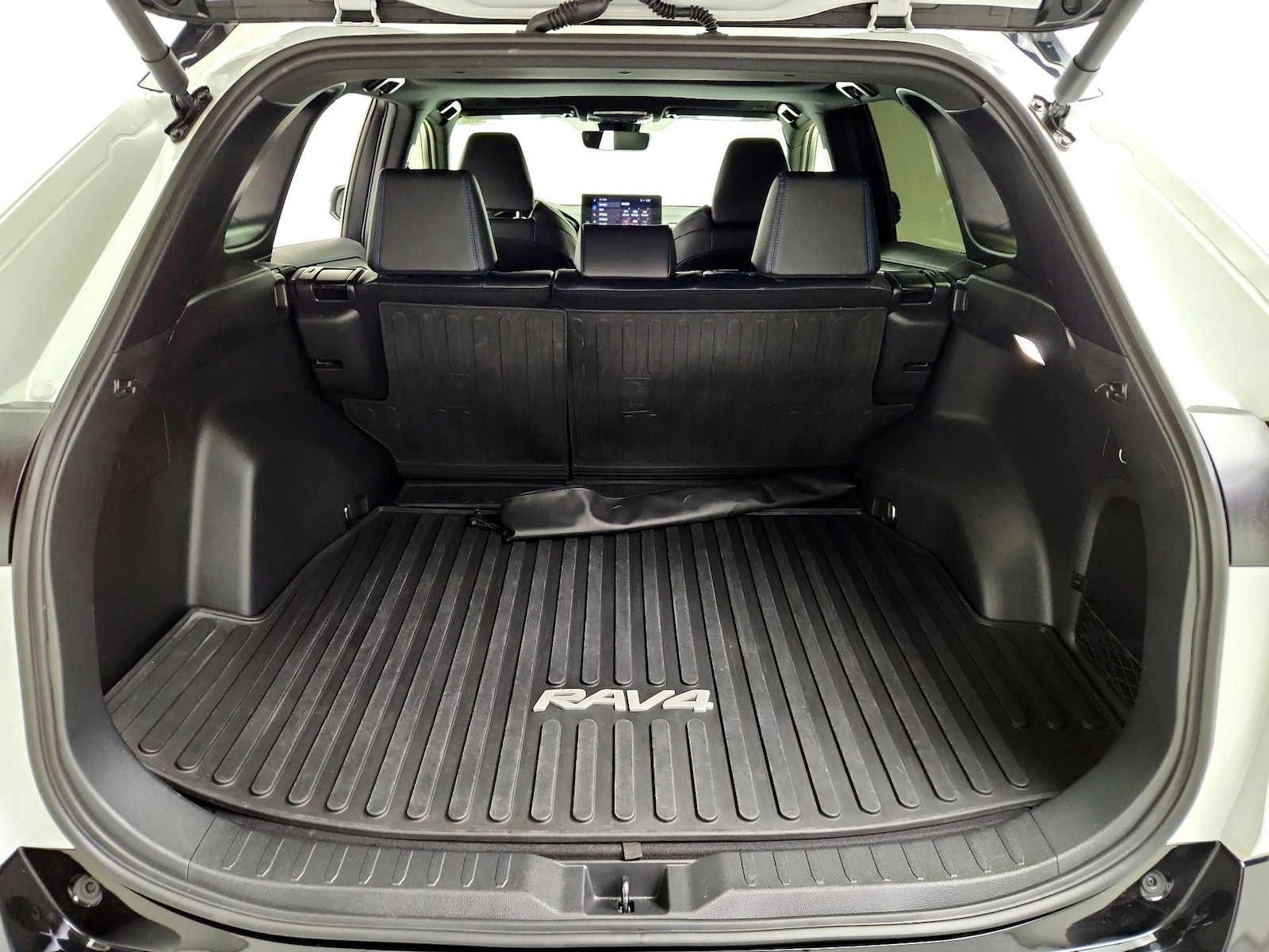 2025 Toyota RAV4 XSE - Photo 22
