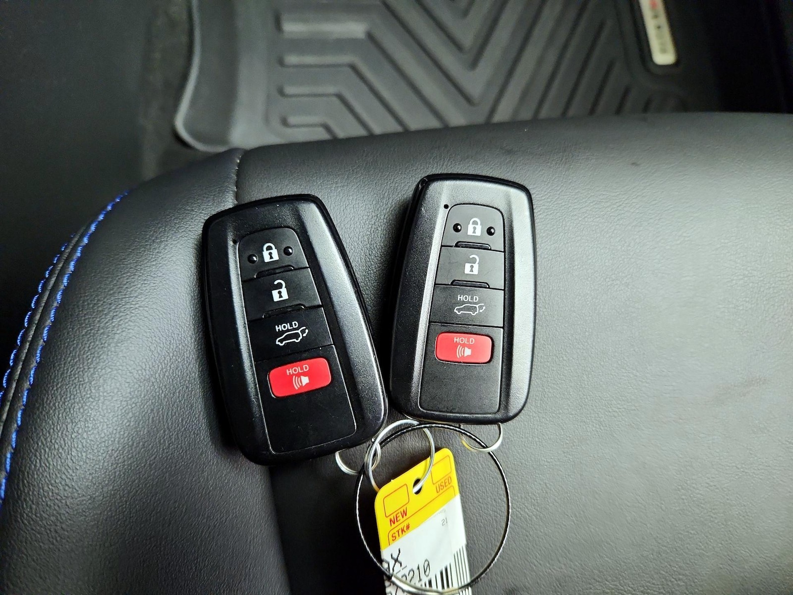2025 Toyota RAV4 XSE - Photo 25