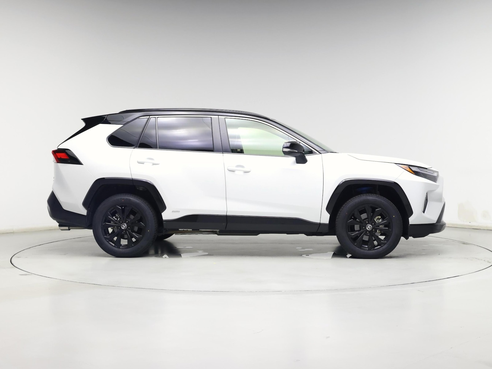 2025 Toyota RAV4 XSE - Photo 8