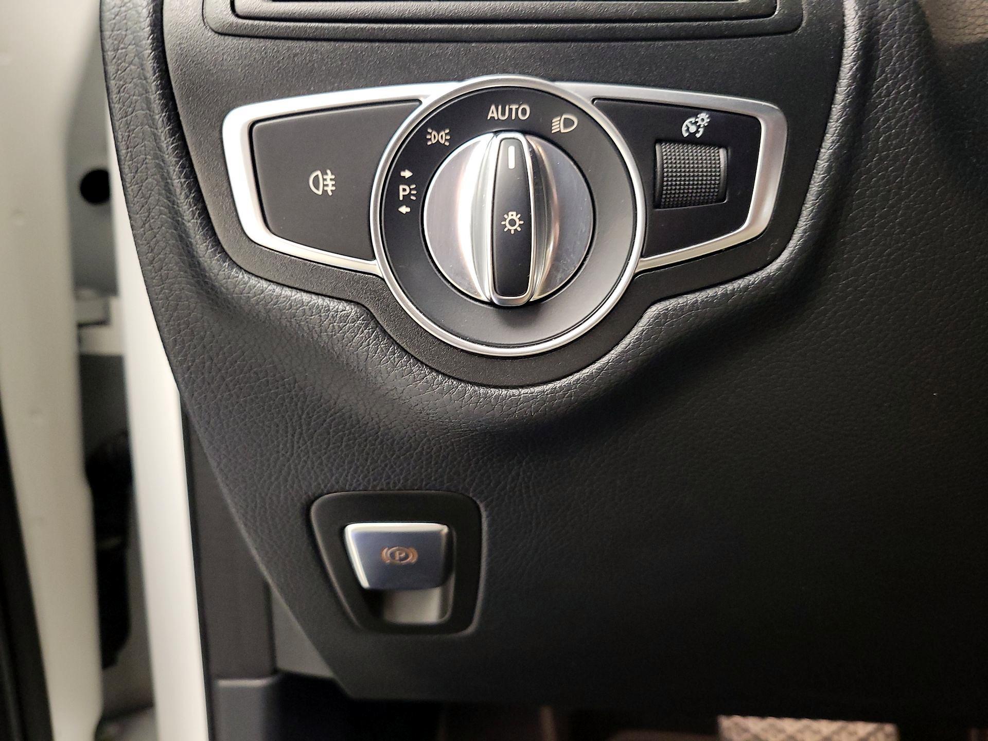 Thumbnail: 2020 Mercedes-Benz GLC - 13