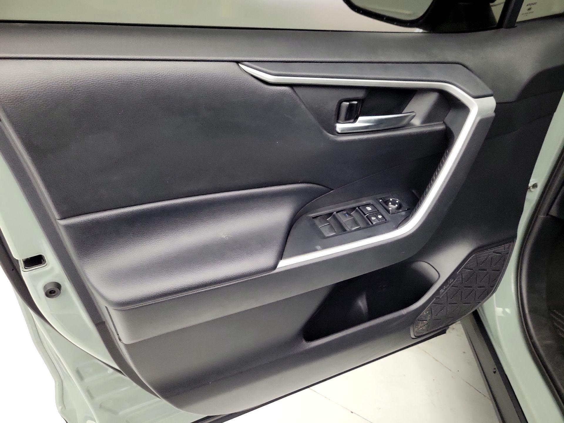 Thumbnail: 2021 Toyota RAV4 - 12