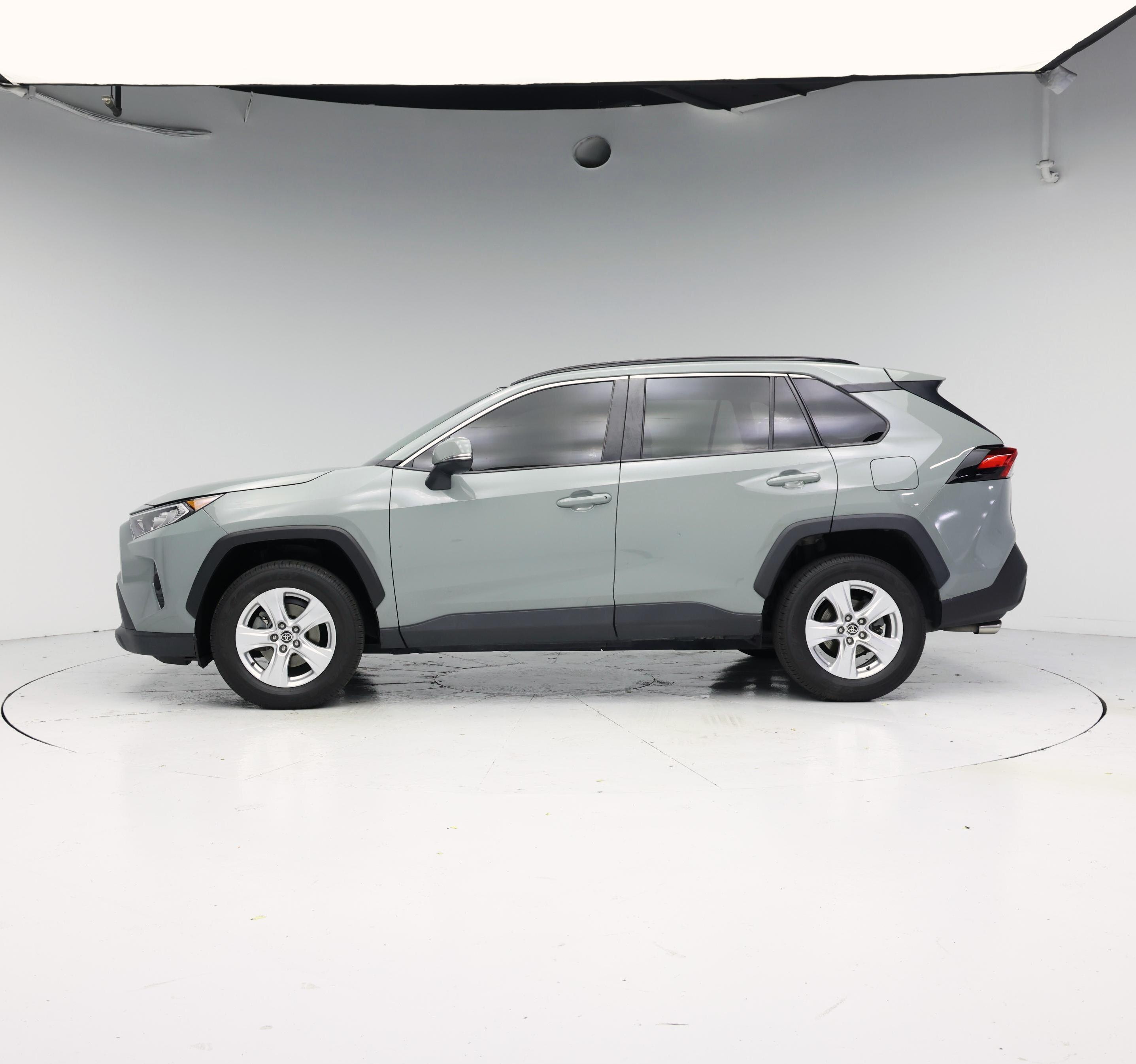 Thumbnail: 2021 Toyota RAV4 - 3