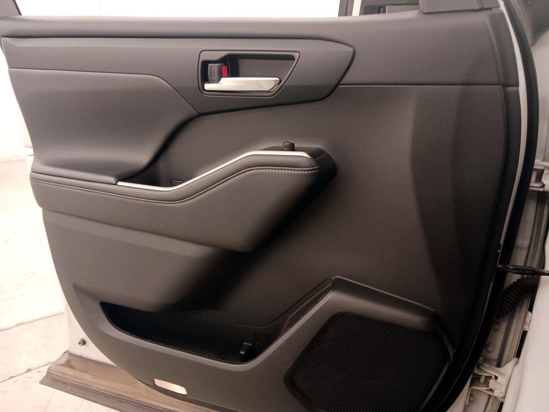 Thumbnail: 2022 Toyota Highlander - 12