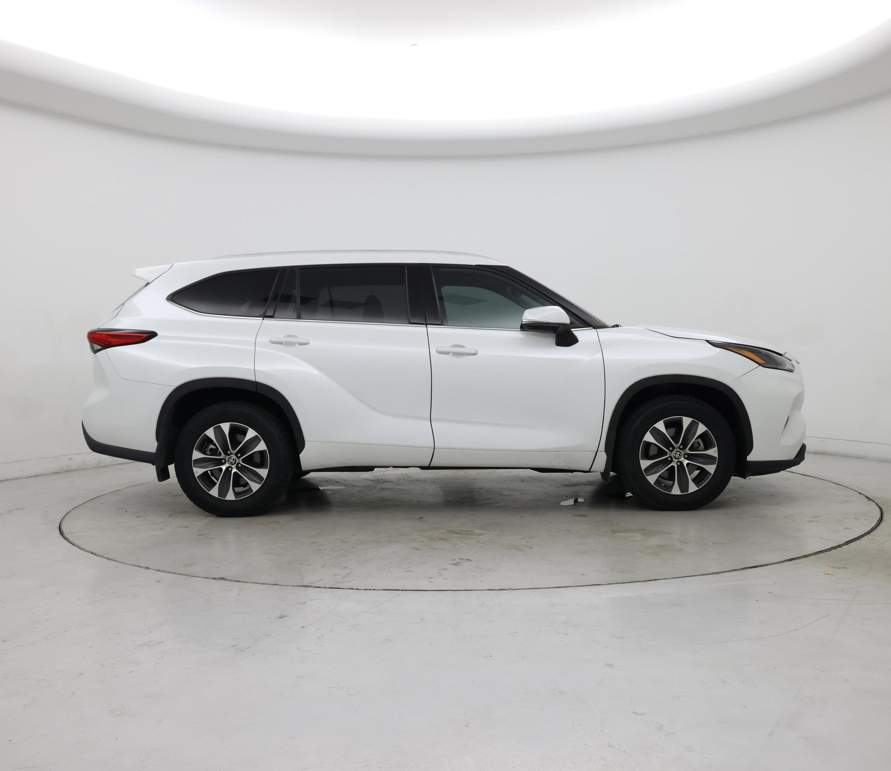 Thumbnail: 2022 Toyota Highlander - 7