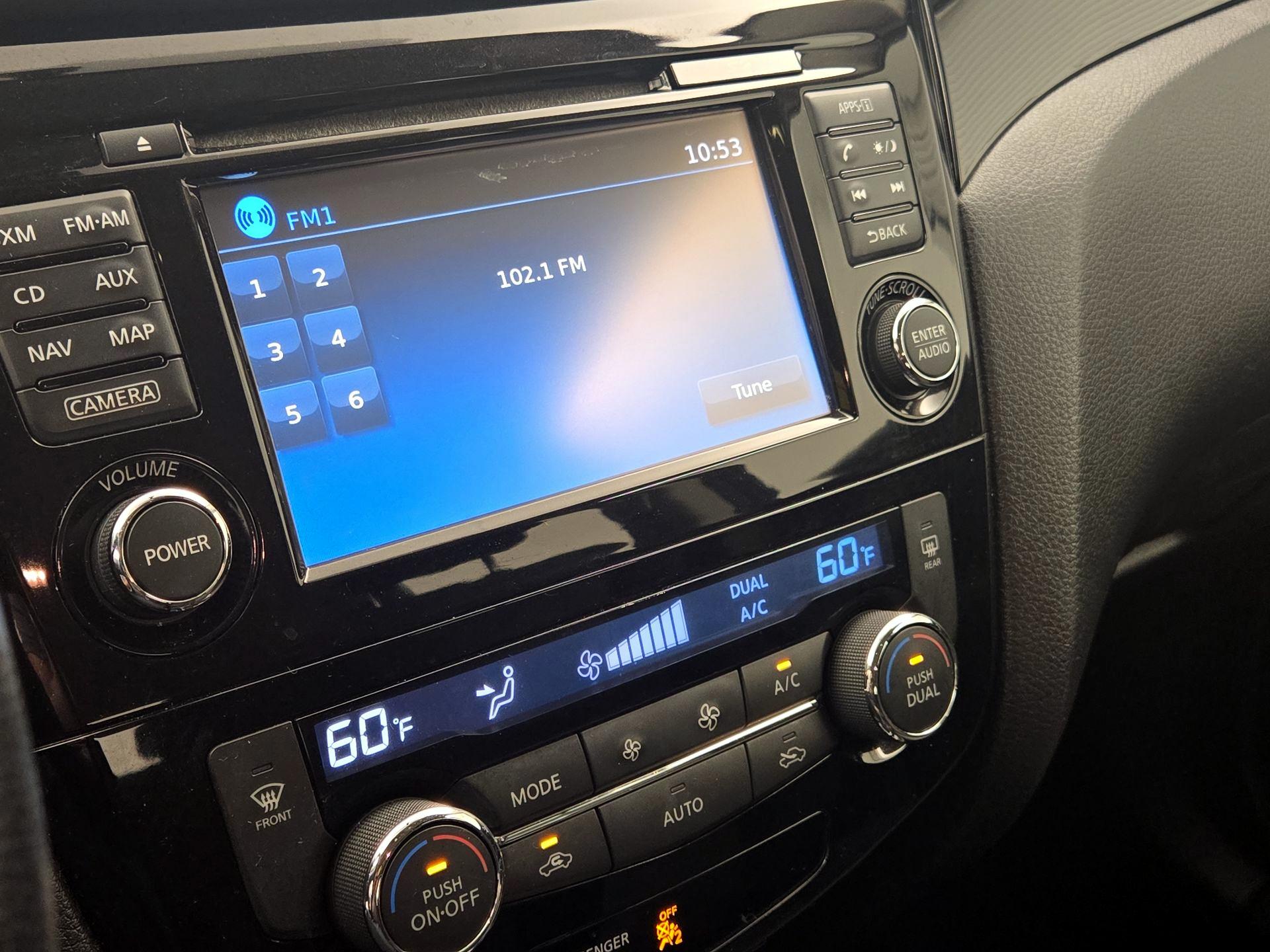 Thumbnail: 2018 Nissan Rogue Sport - 15