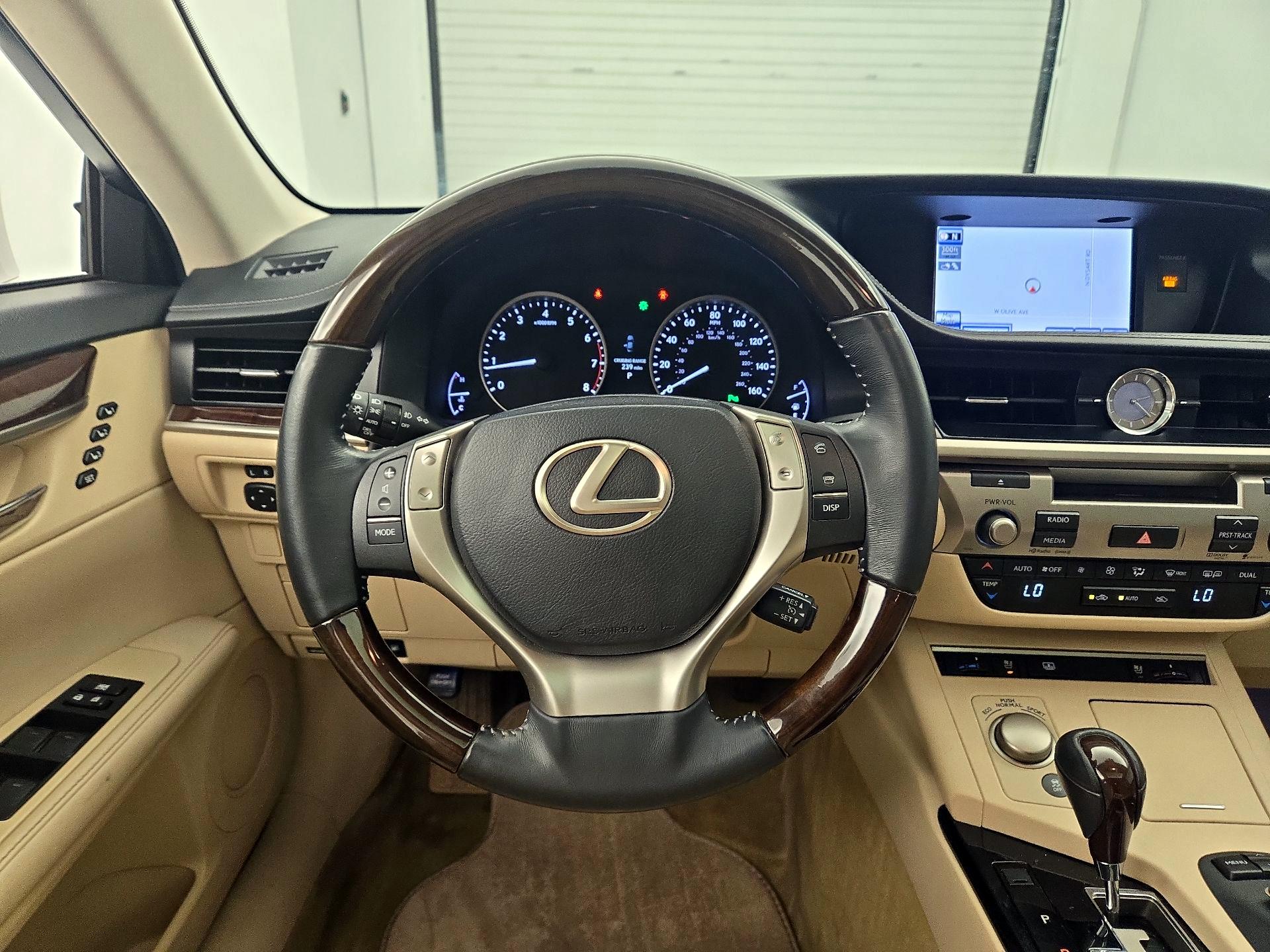 Thumbnail: 2014 Lexus ES - 10