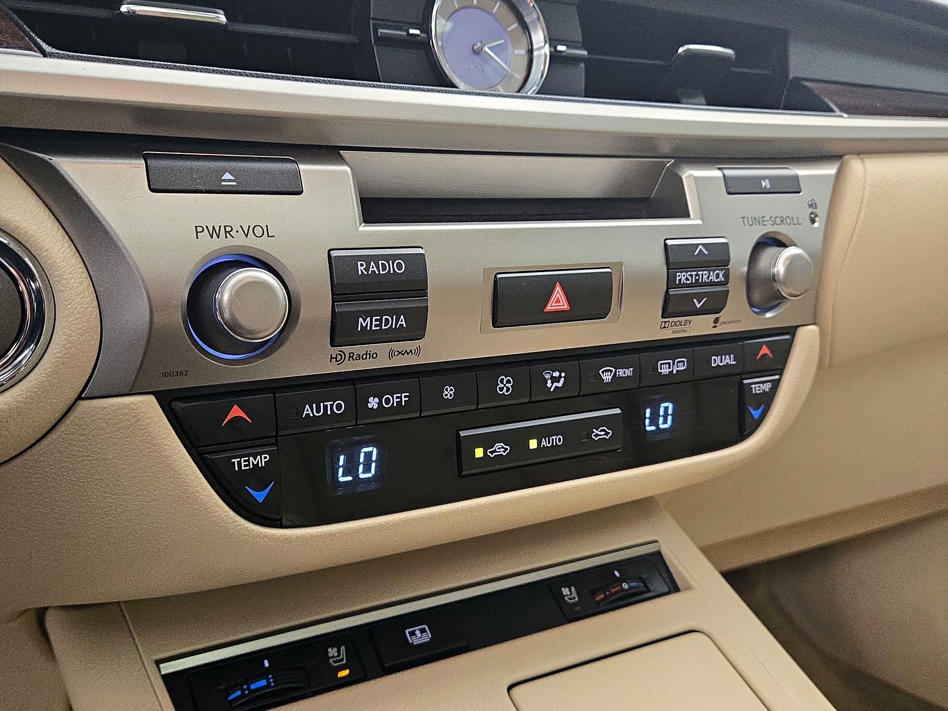 Thumbnail: 2014 Lexus ES - 17