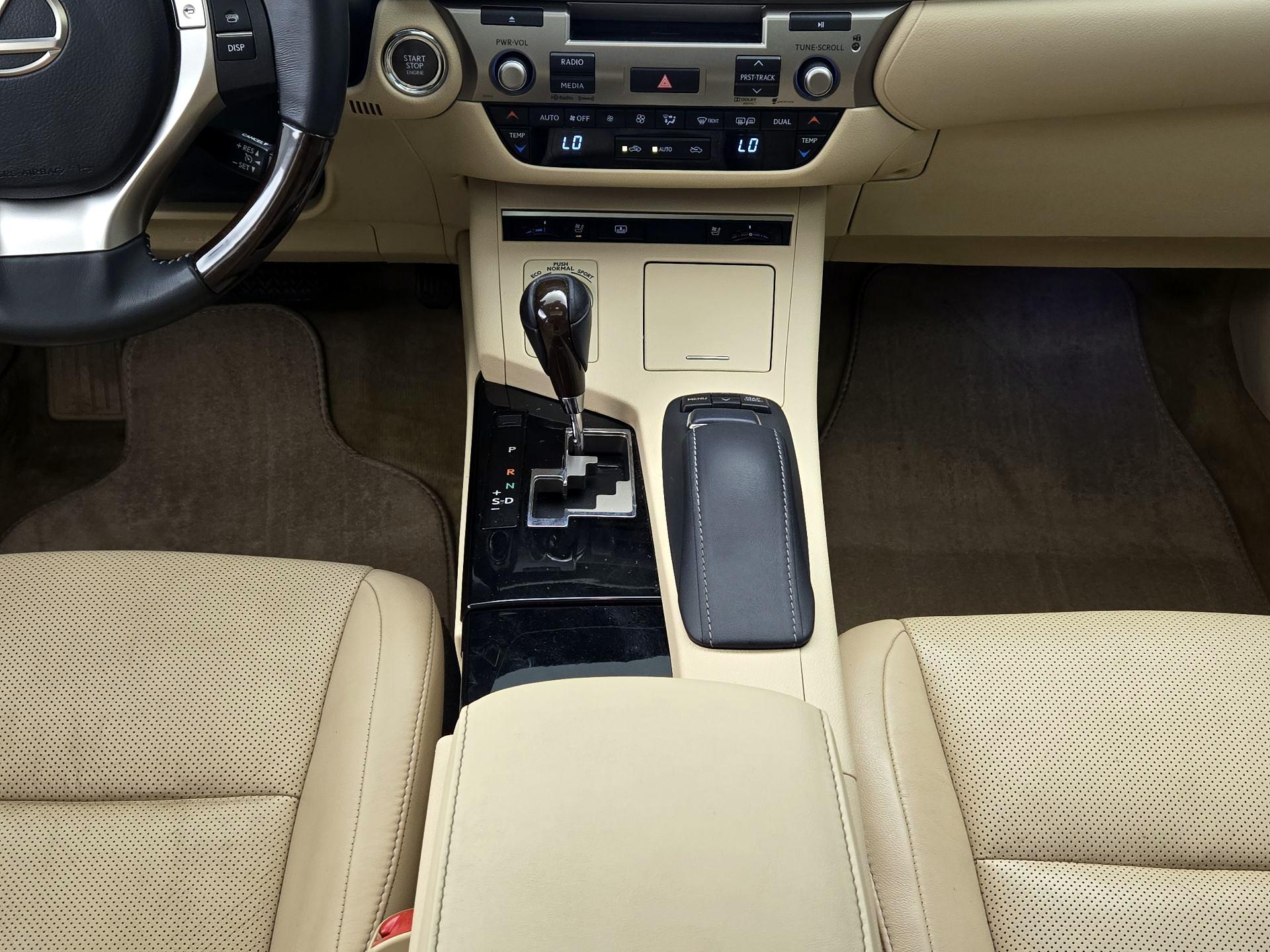 Thumbnail: 2014 Lexus ES - 18