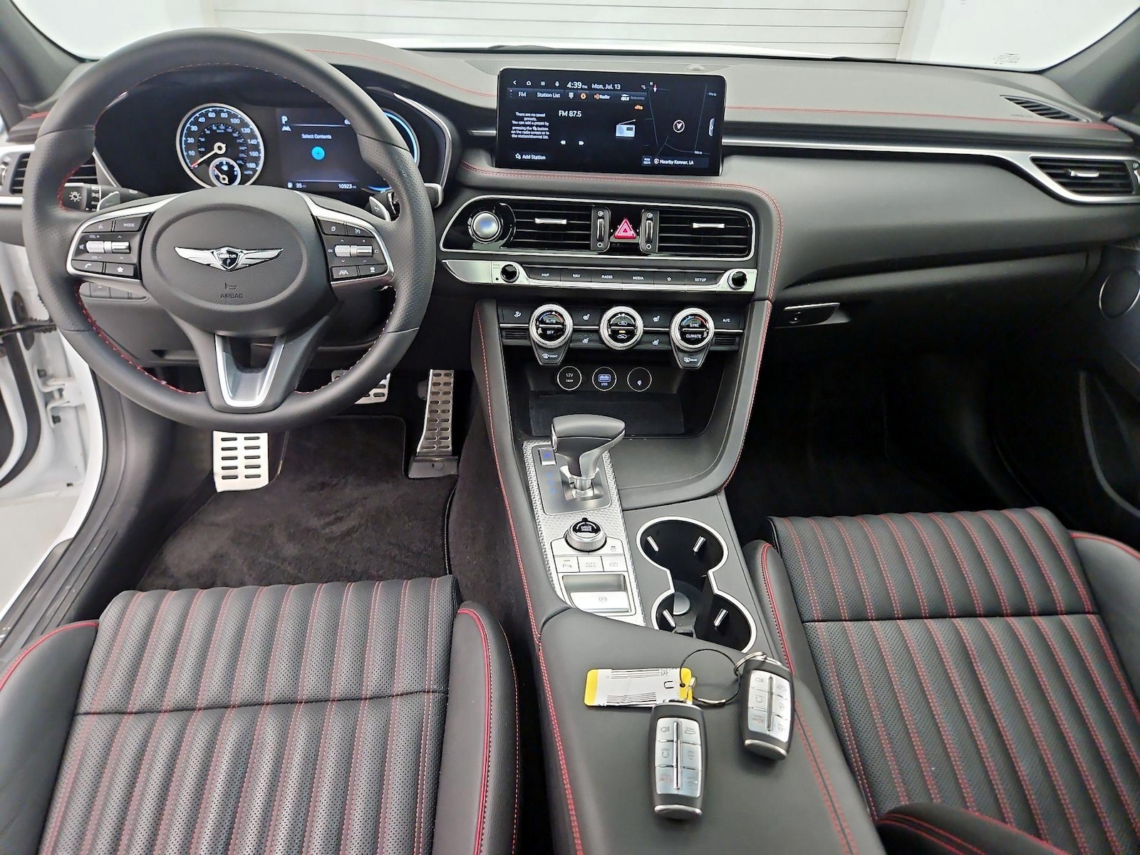 2023 GENESIS G70 Standard - Photo 10