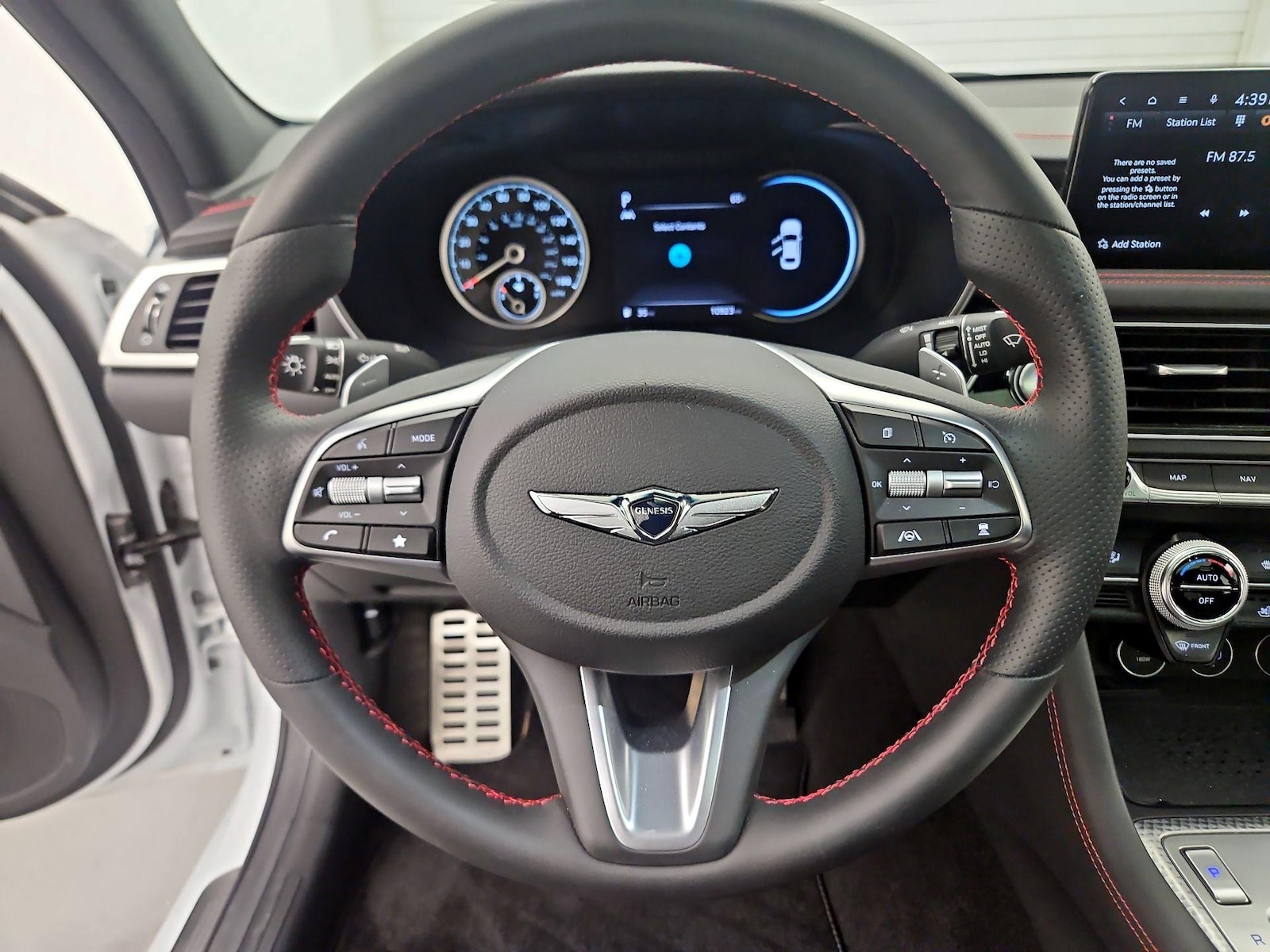 2023 GENESIS G70 Standard - Photo 11