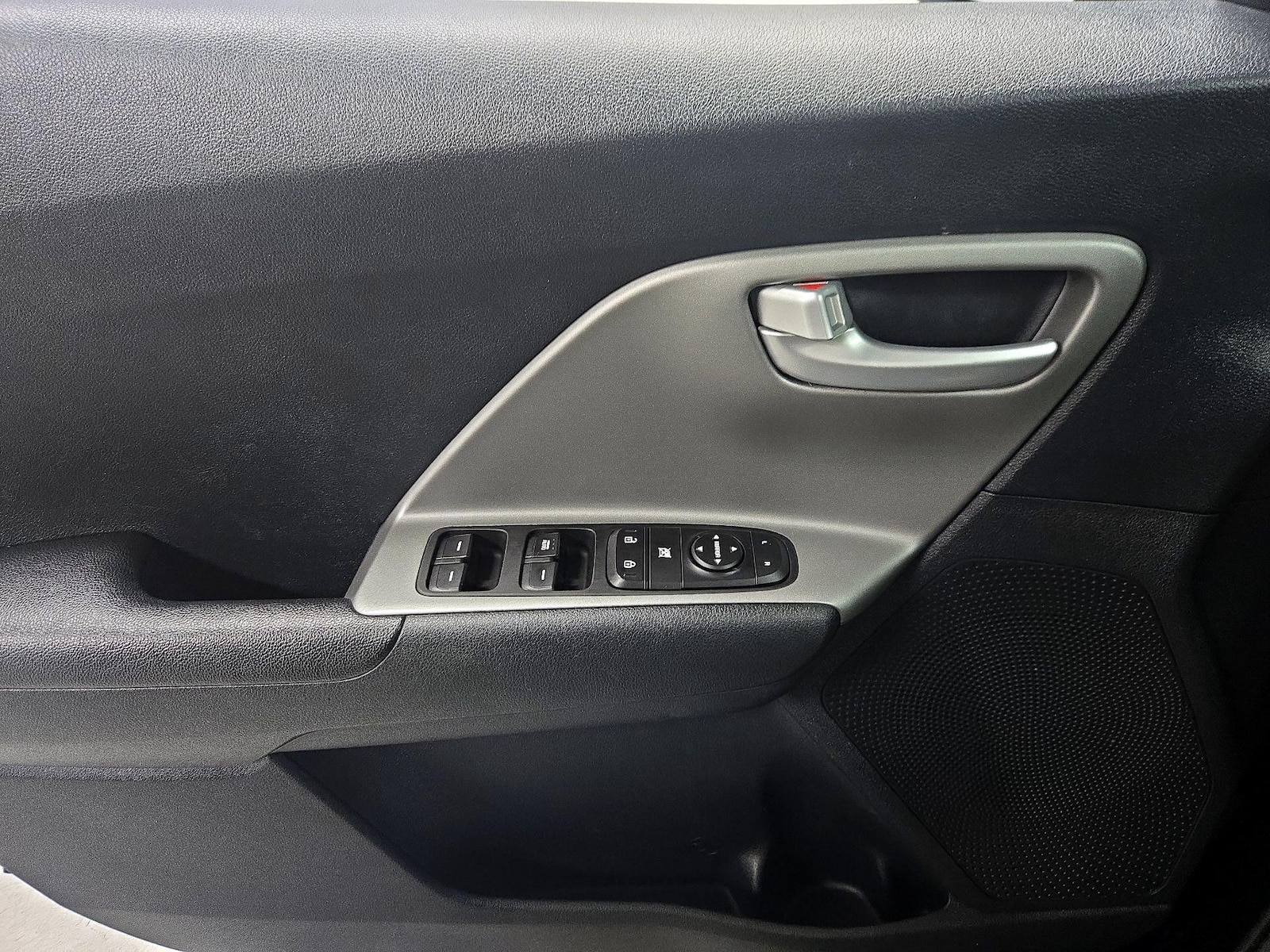2020 Kia Niro LX - Photo 13