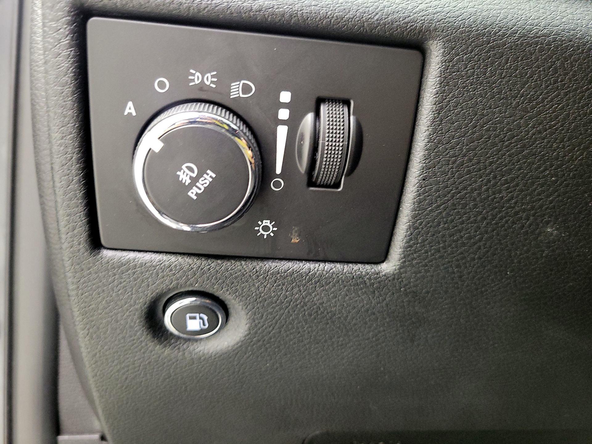 Thumbnail: 2015 Jeep Grand Cherokee - 13