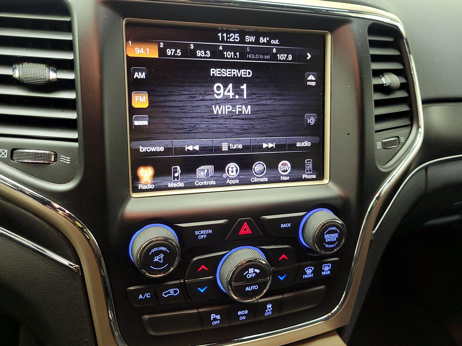 Thumbnail: 2015 Jeep Grand Cherokee - 16