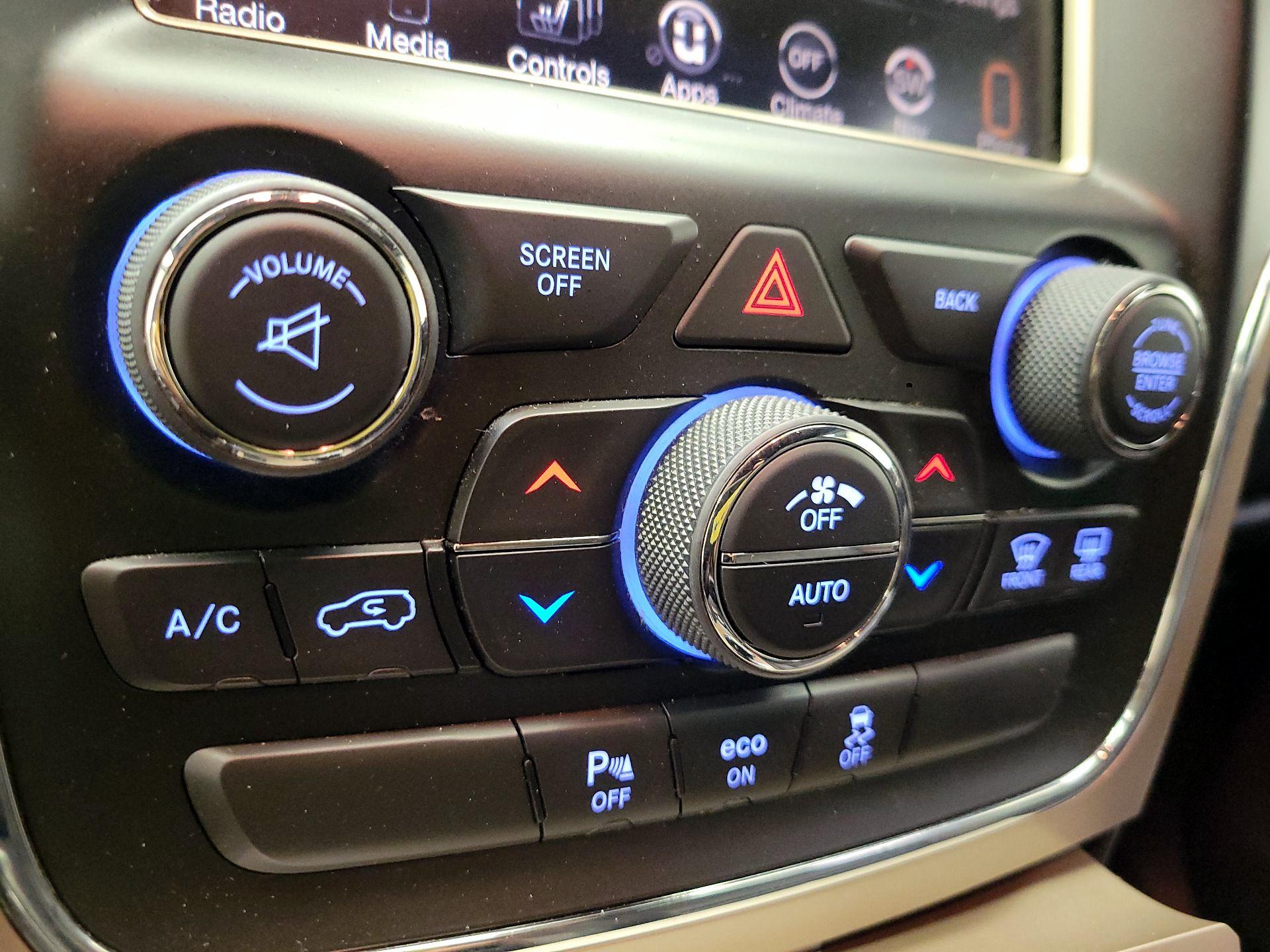 Thumbnail: 2015 Jeep Grand Cherokee - 17