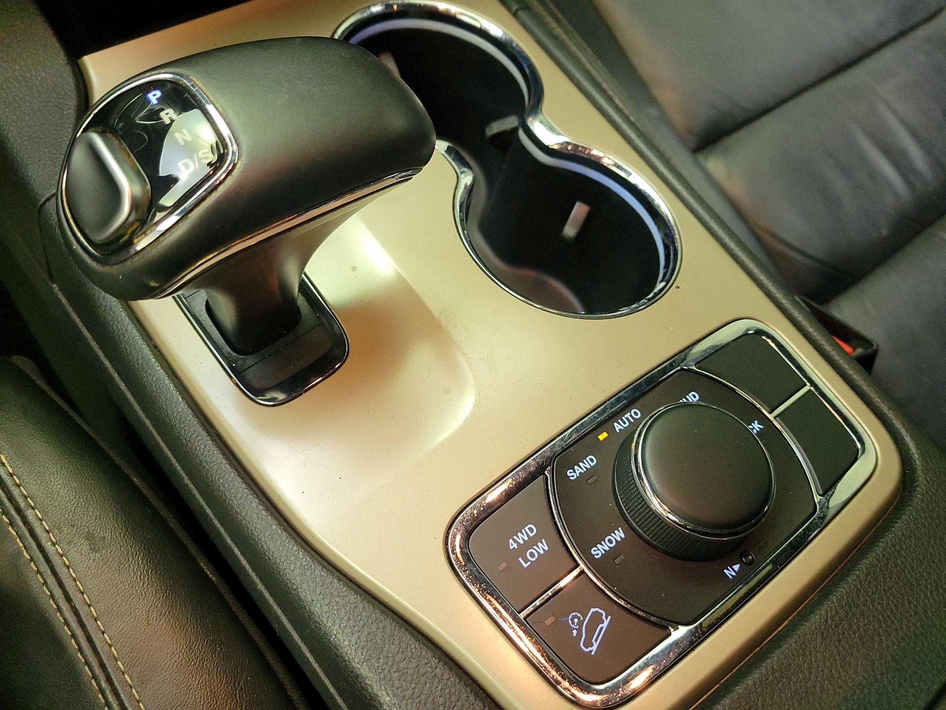 Thumbnail: 2015 Jeep Grand Cherokee - 18