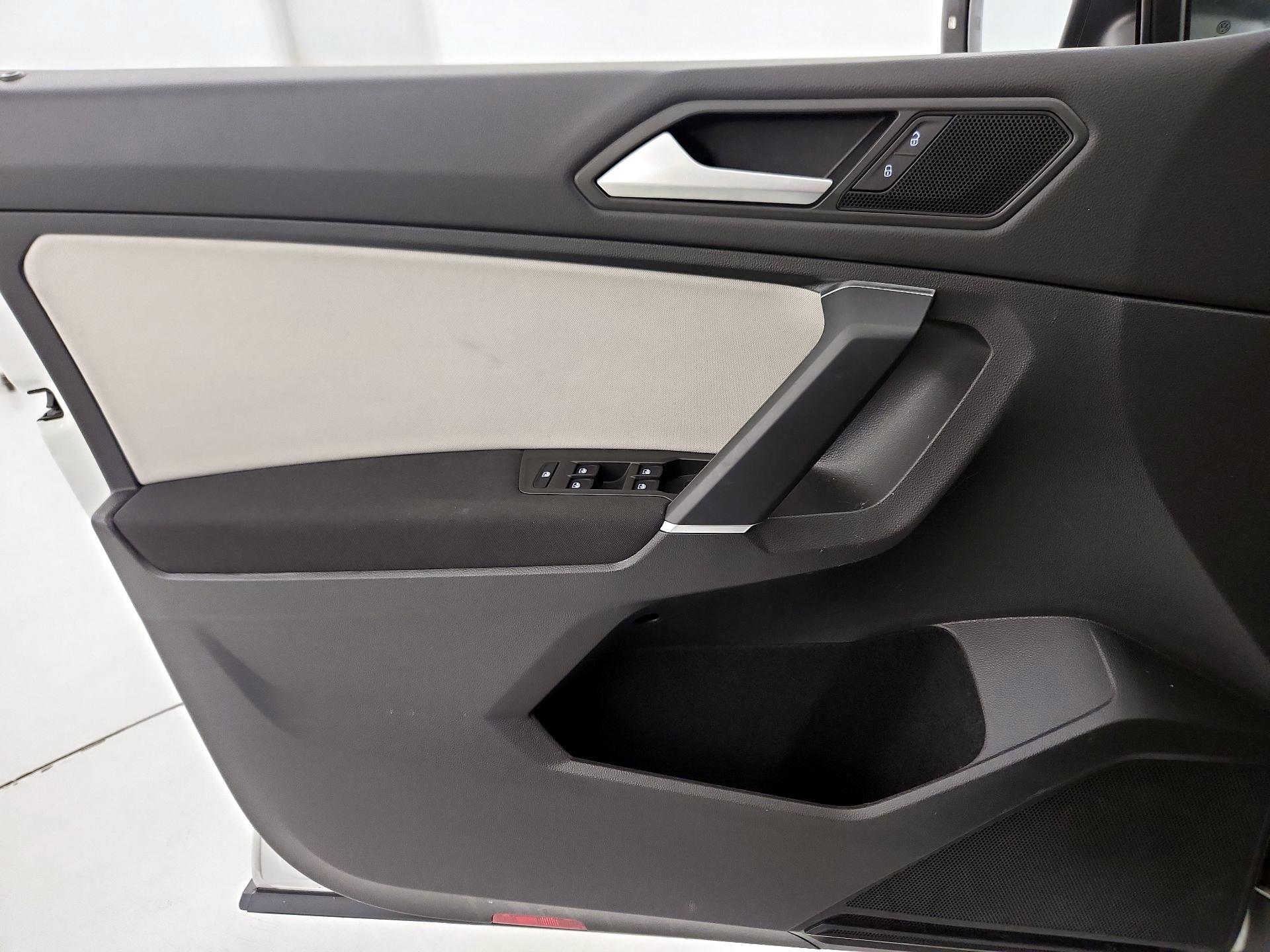 Thumbnail: 2020 Volkswagen Tiguan - 12