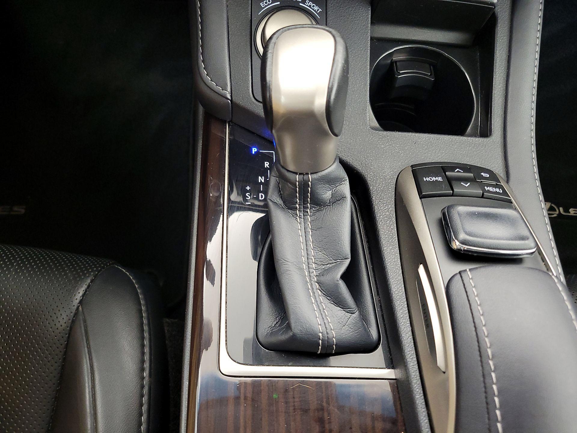 Thumbnail: 2017 Lexus ES - 18