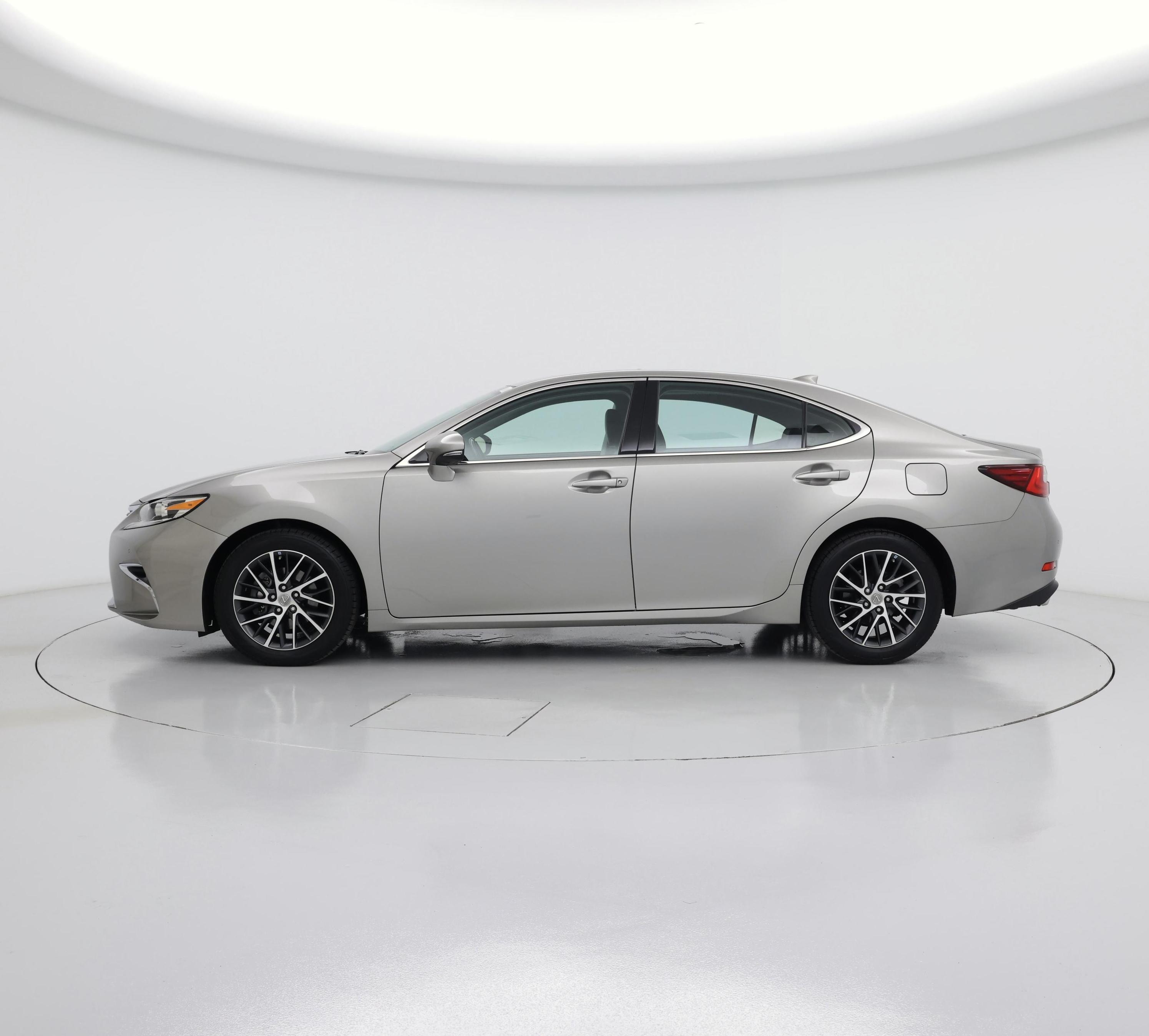 Thumbnail: 2017 Lexus ES - 3