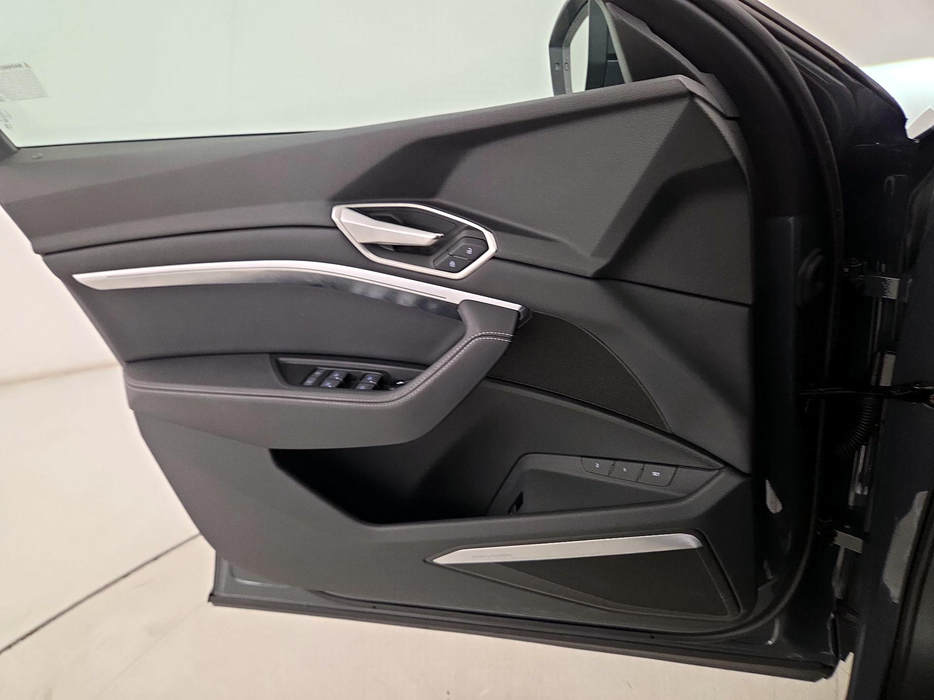 Thumbnail: 2024 Audi Q8 e-tron - 12