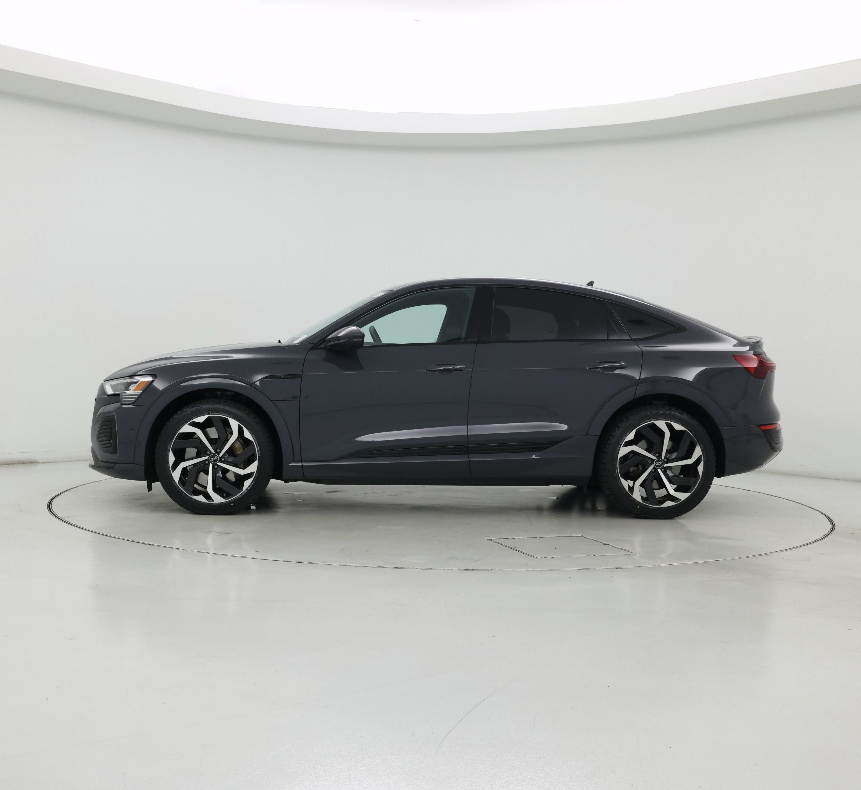 Thumbnail: 2024 Audi Q8 e-tron - 3