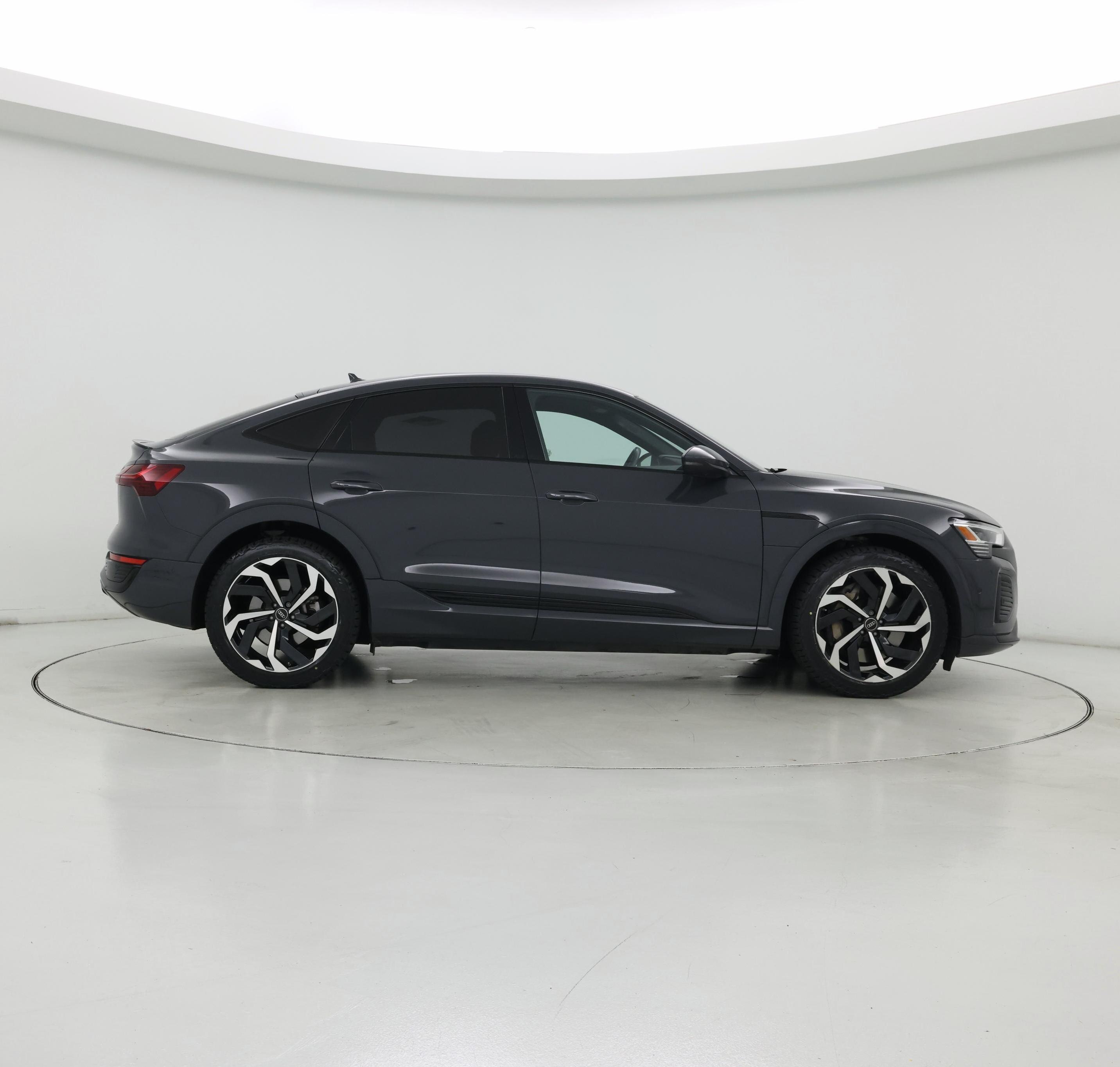 Thumbnail: 2024 Audi Q8 e-tron - 7