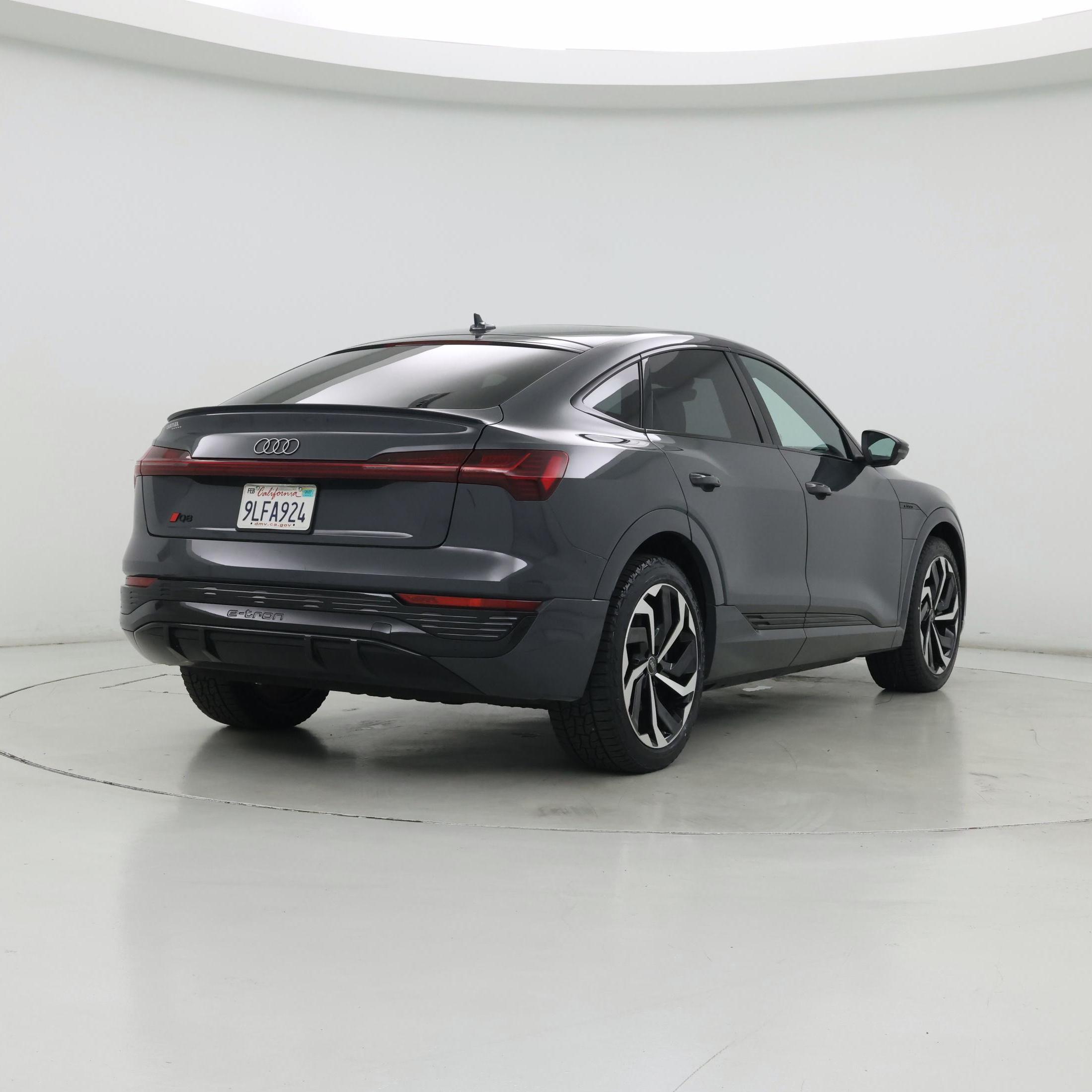 Thumbnail: 2024 Audi Q8 e-tron - 8