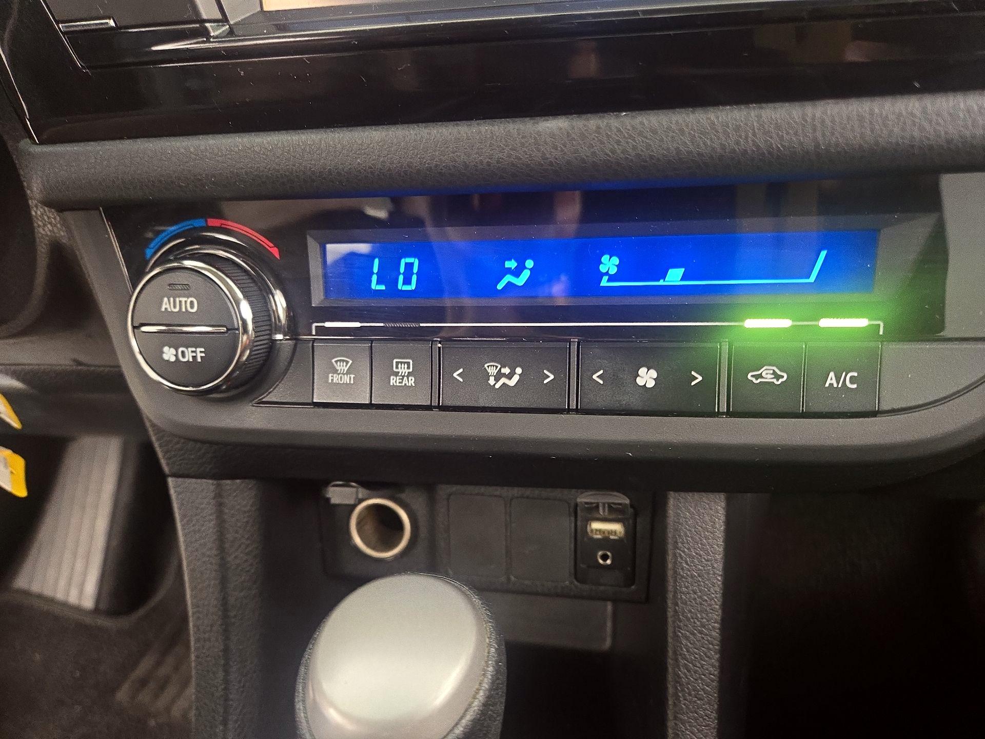 Thumbnail: 2014 Toyota Corolla - 16