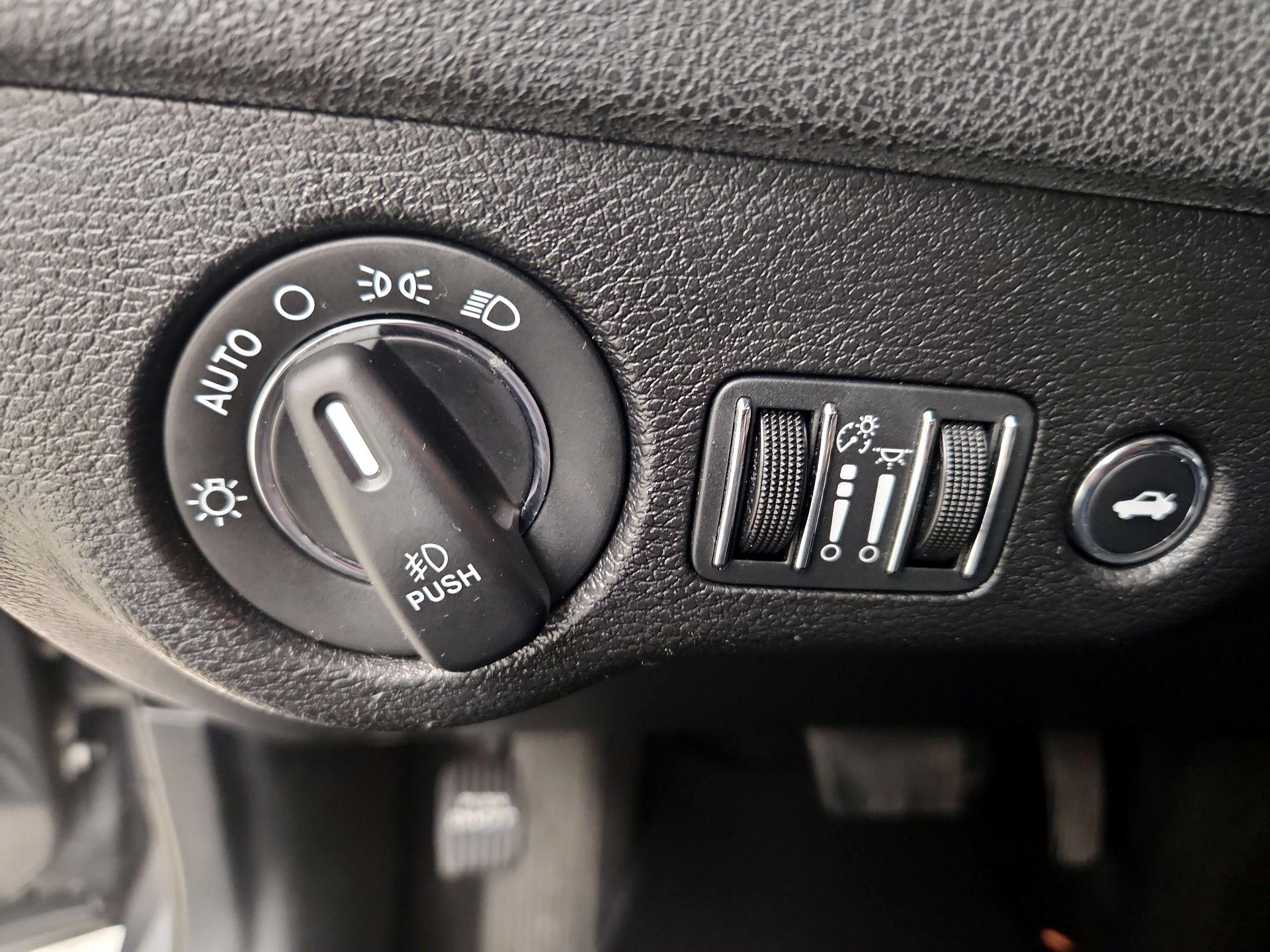 Thumbnail: 2019 Chrysler 300 - 13