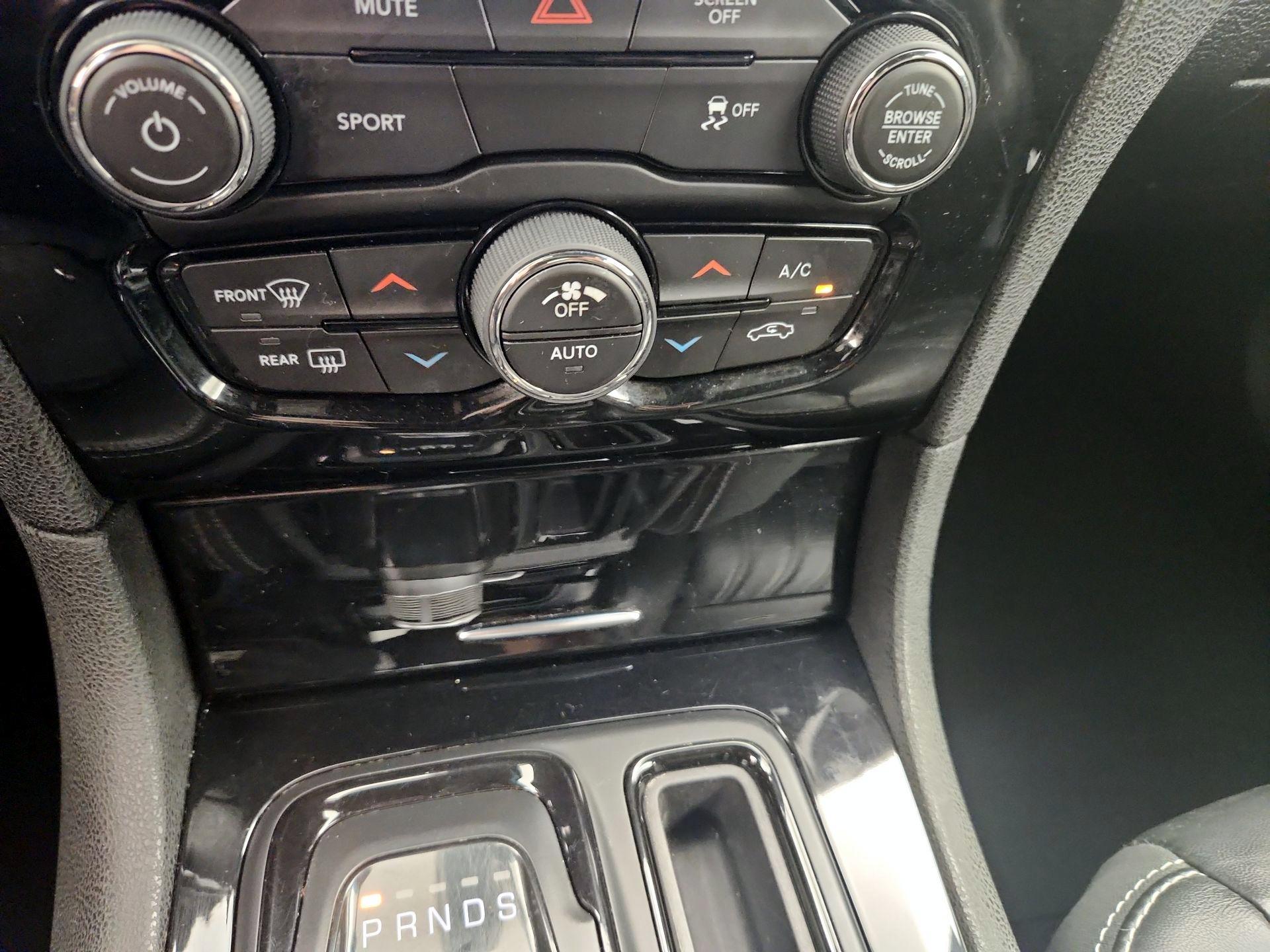 Thumbnail: 2019 Chrysler 300 - 16
