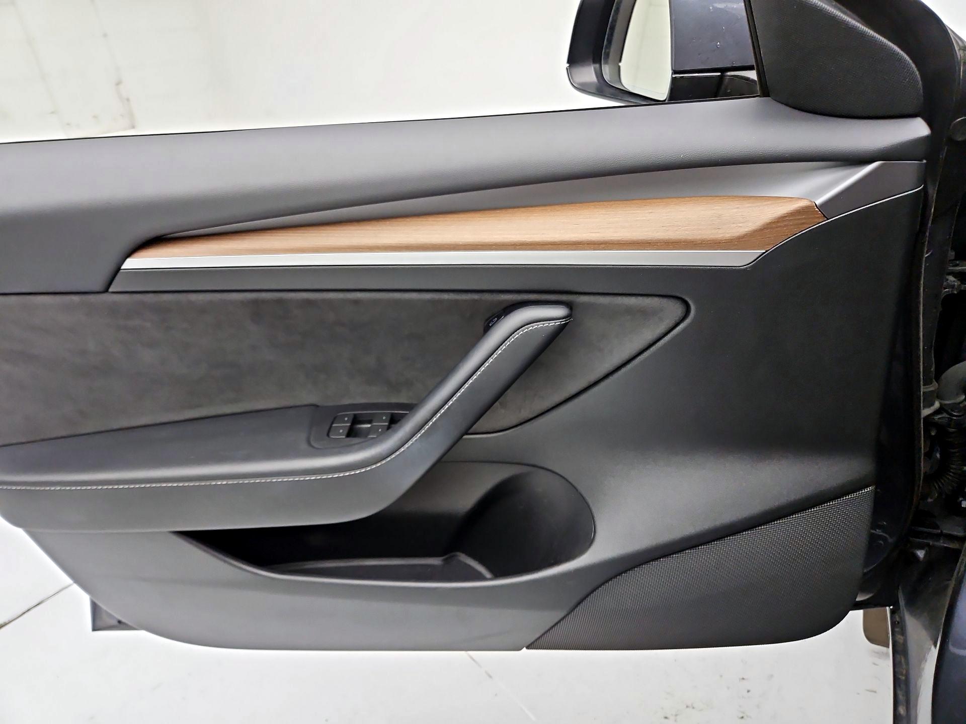 Thumbnail: 2023 Tesla Model 3 - 12