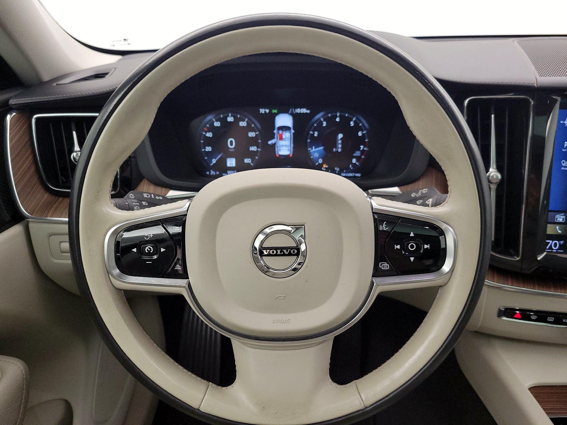 Thumbnail: 2019 Volvo XC60 - 10