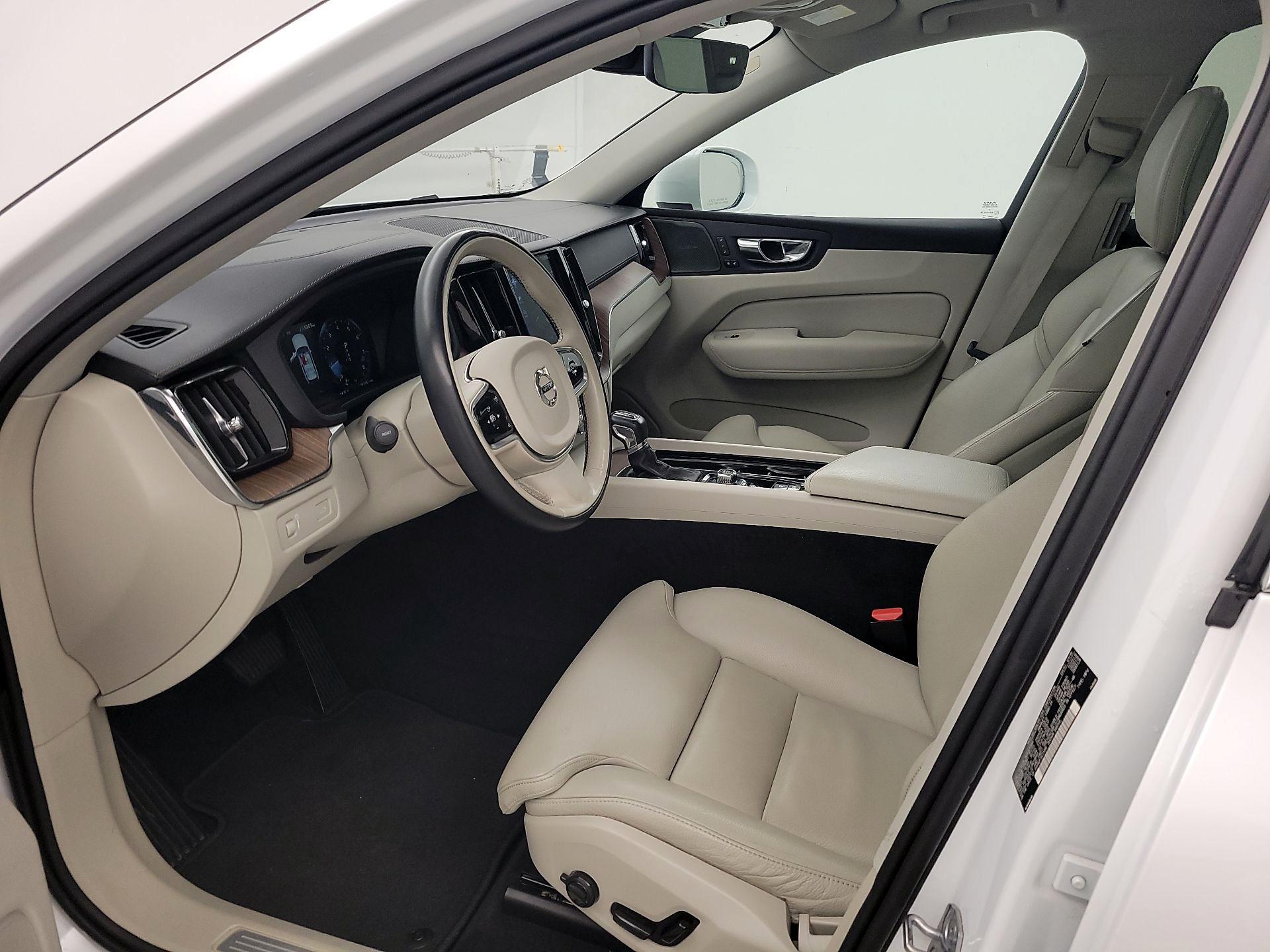 Thumbnail: 2019 Volvo XC60 - 11