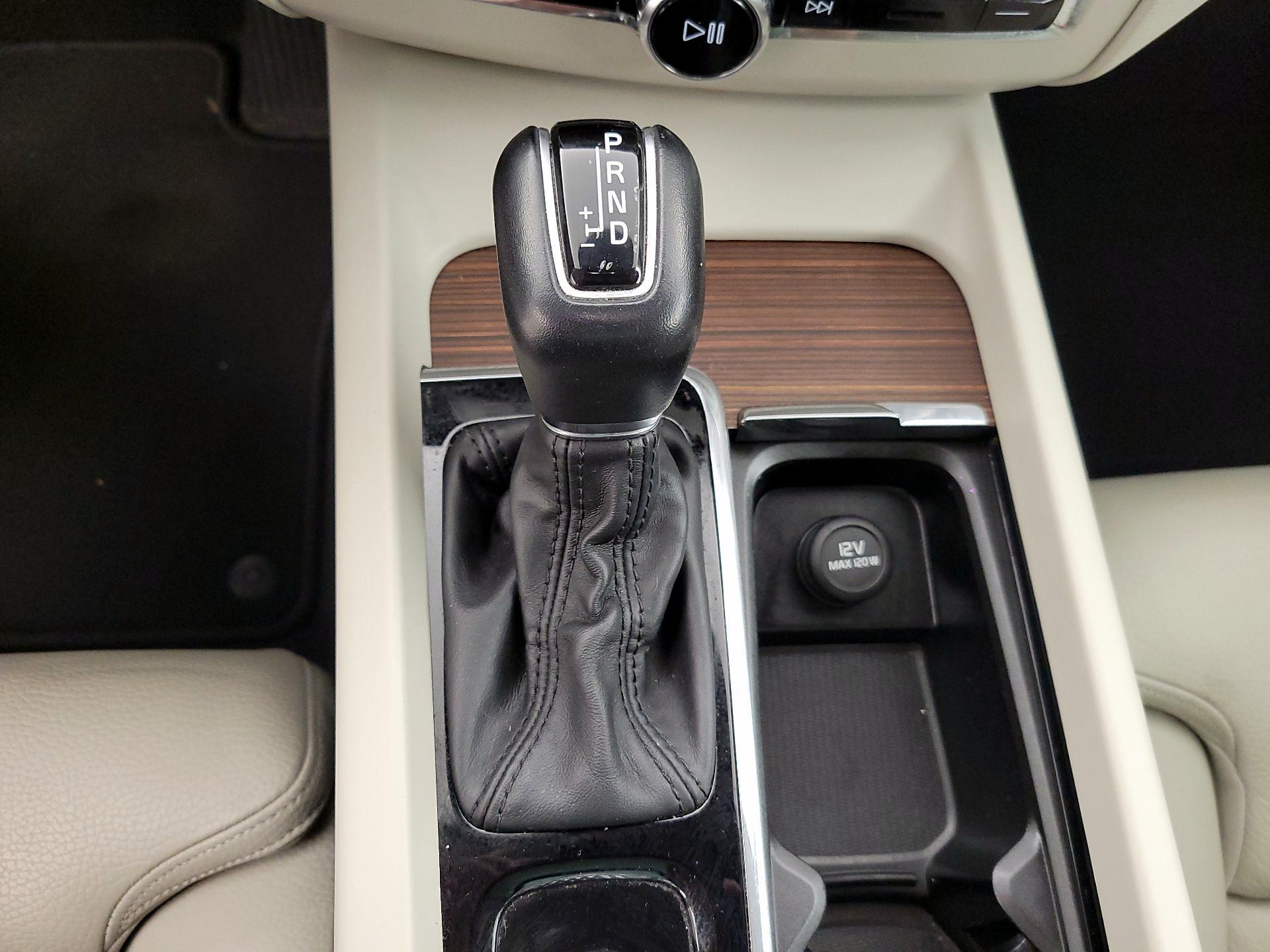 Thumbnail: 2019 Volvo XC60 - 18