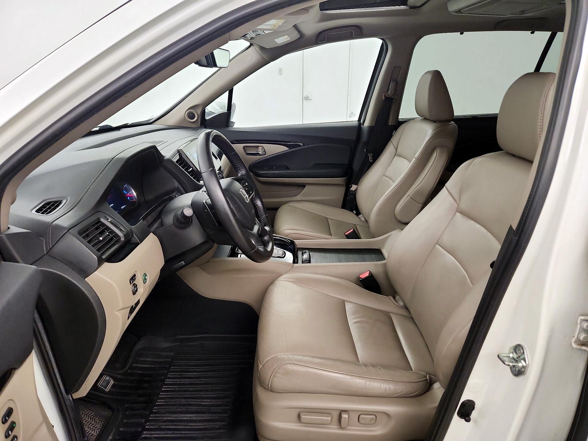 Thumbnail: 2019 Honda Pilot - 9