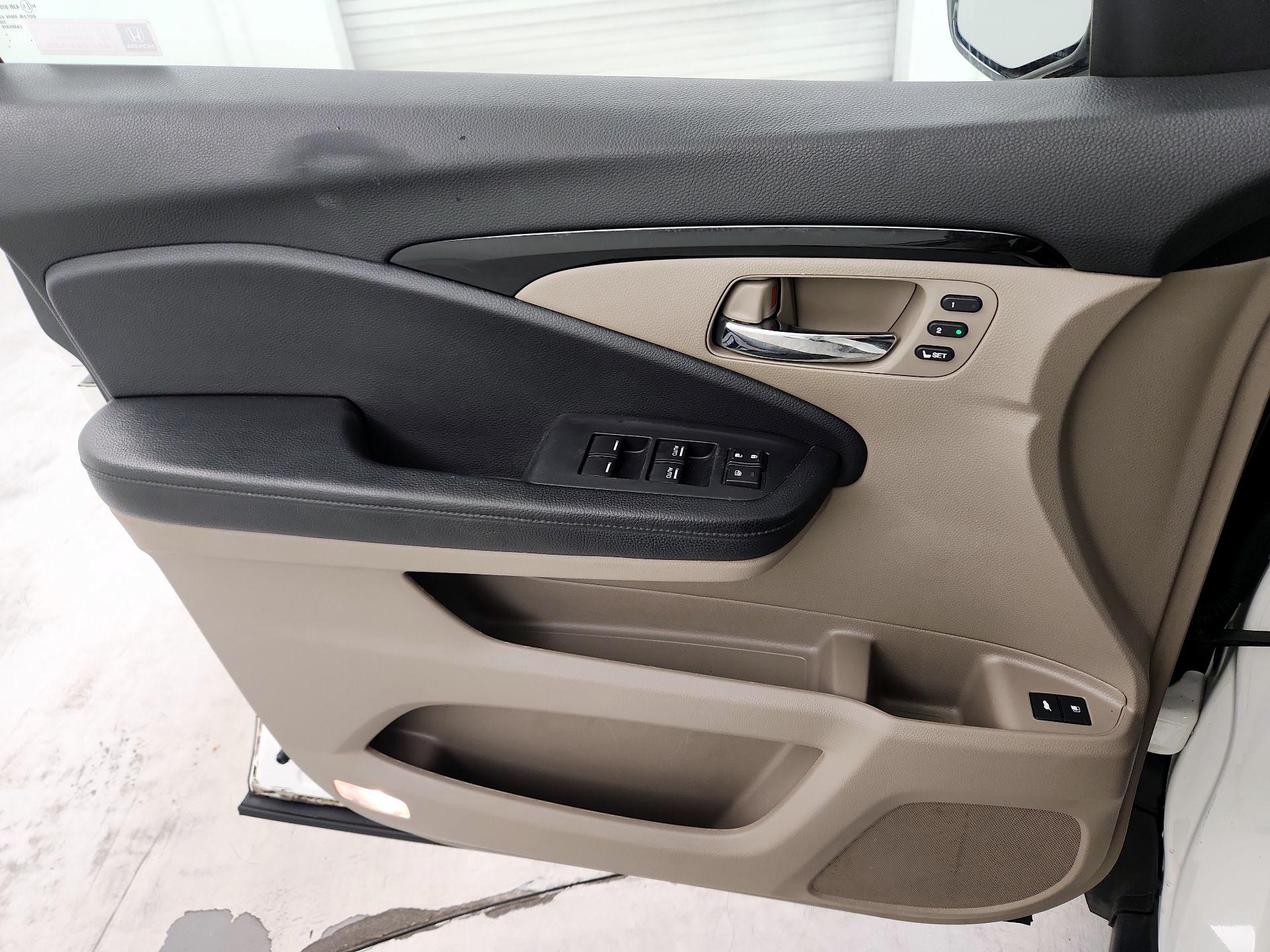 Thumbnail: 2019 Honda Pilot - 10