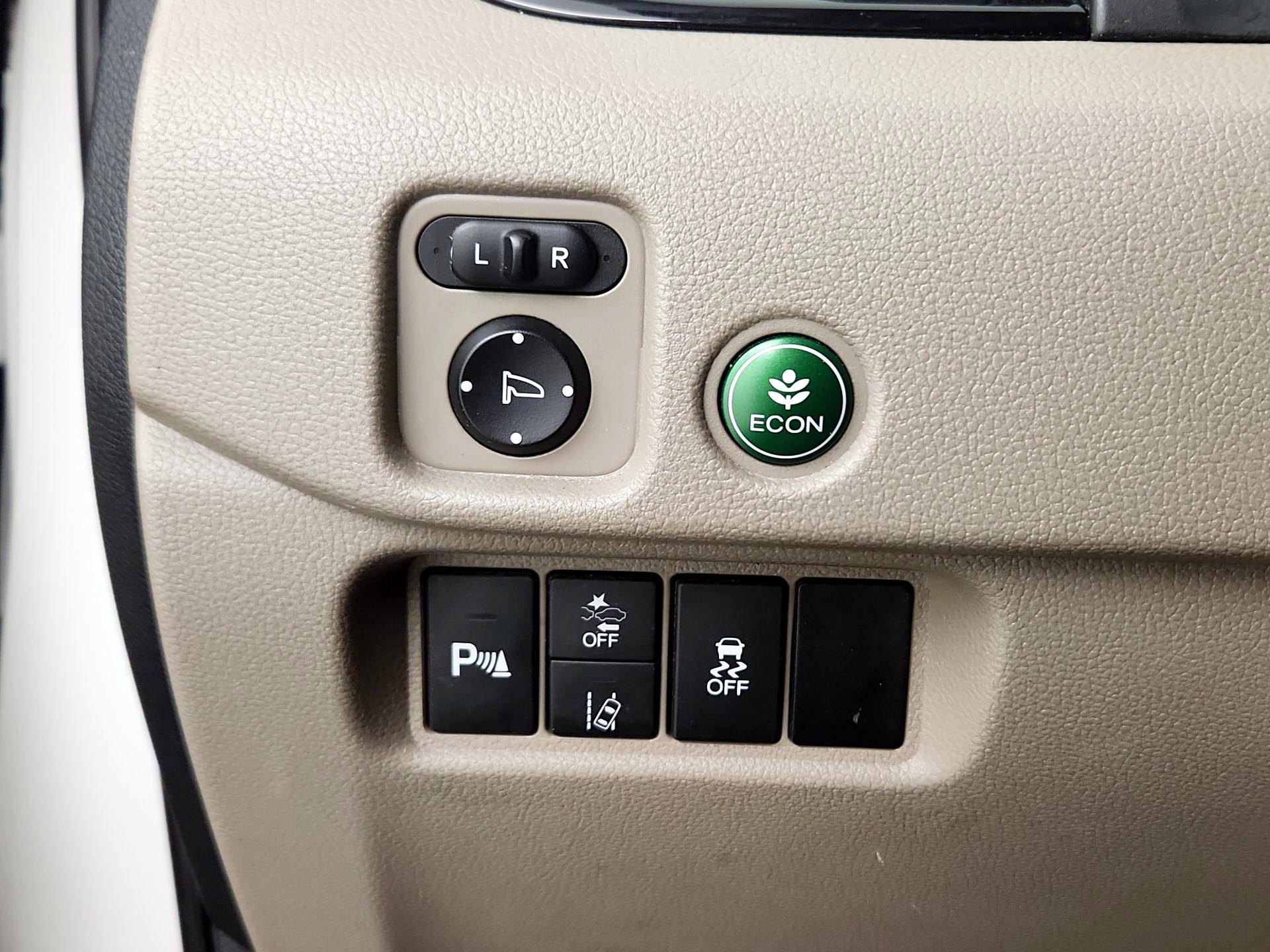 Thumbnail: 2019 Honda Pilot - 11