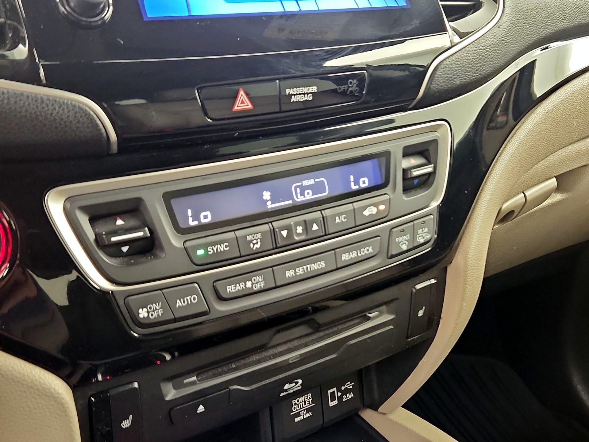 Thumbnail: 2019 Honda Pilot - 15