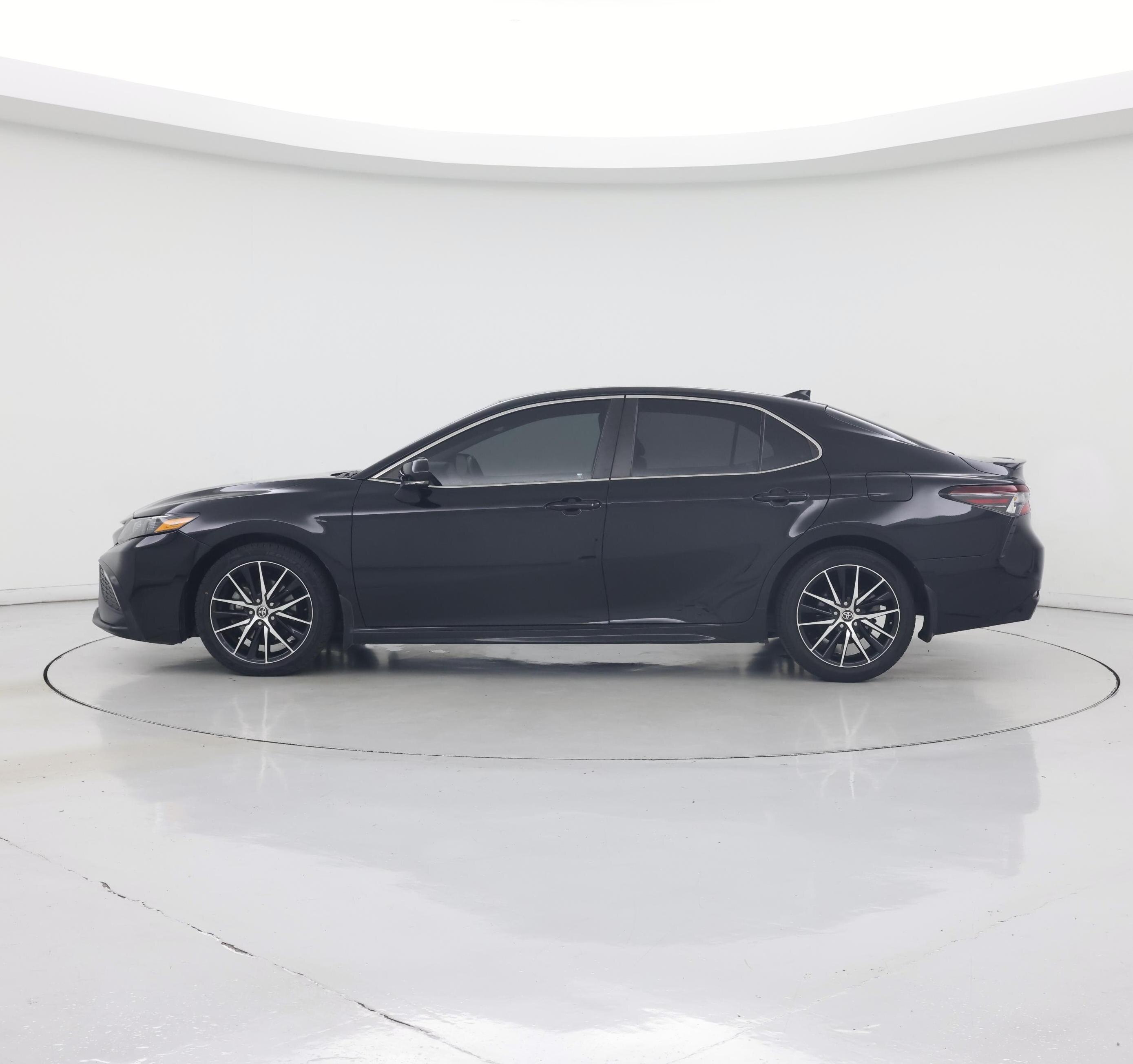 Thumbnail: 2022 Toyota Camry - 3