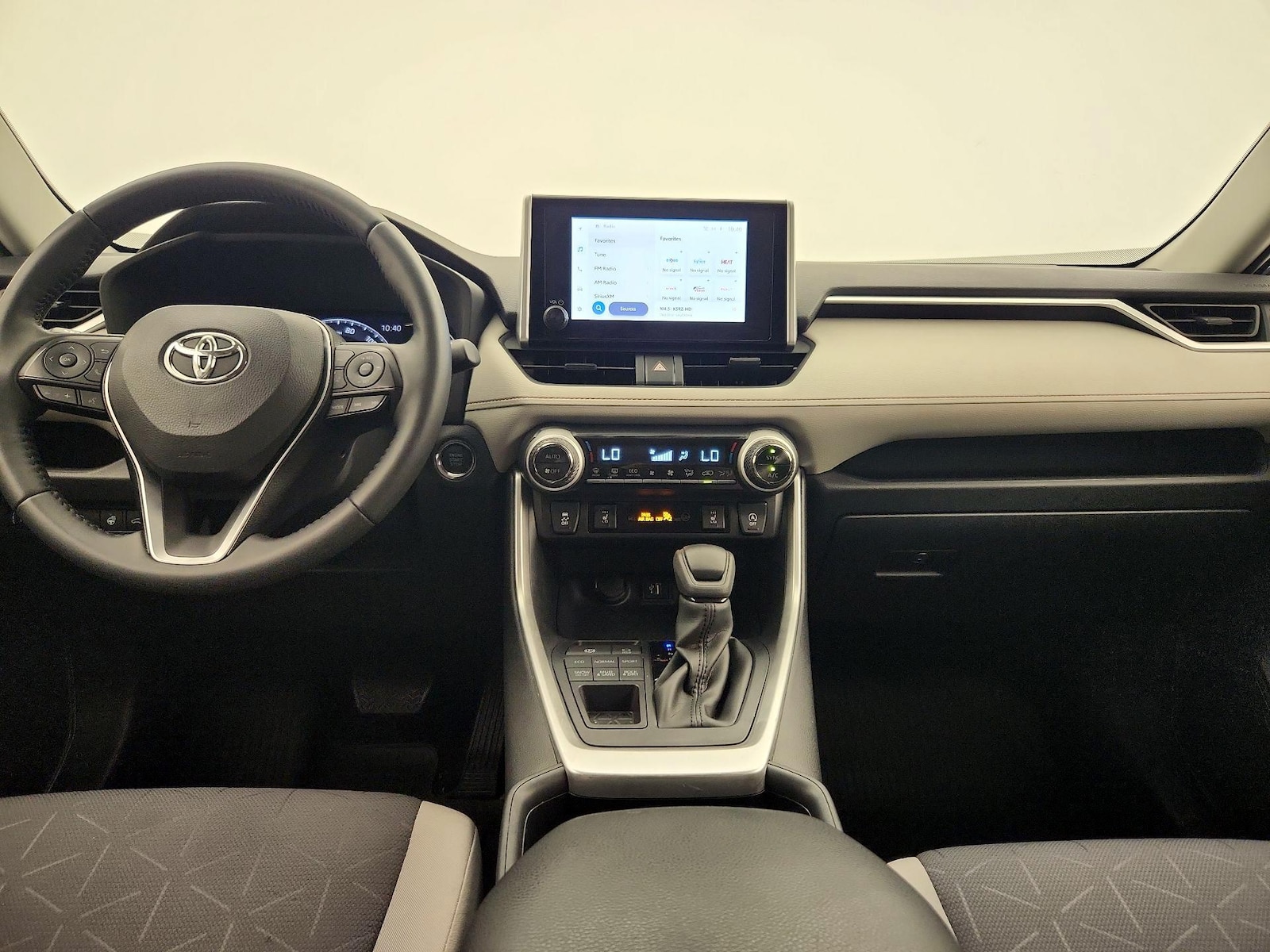 2023 Toyota RAV4 XLE - Photo 10