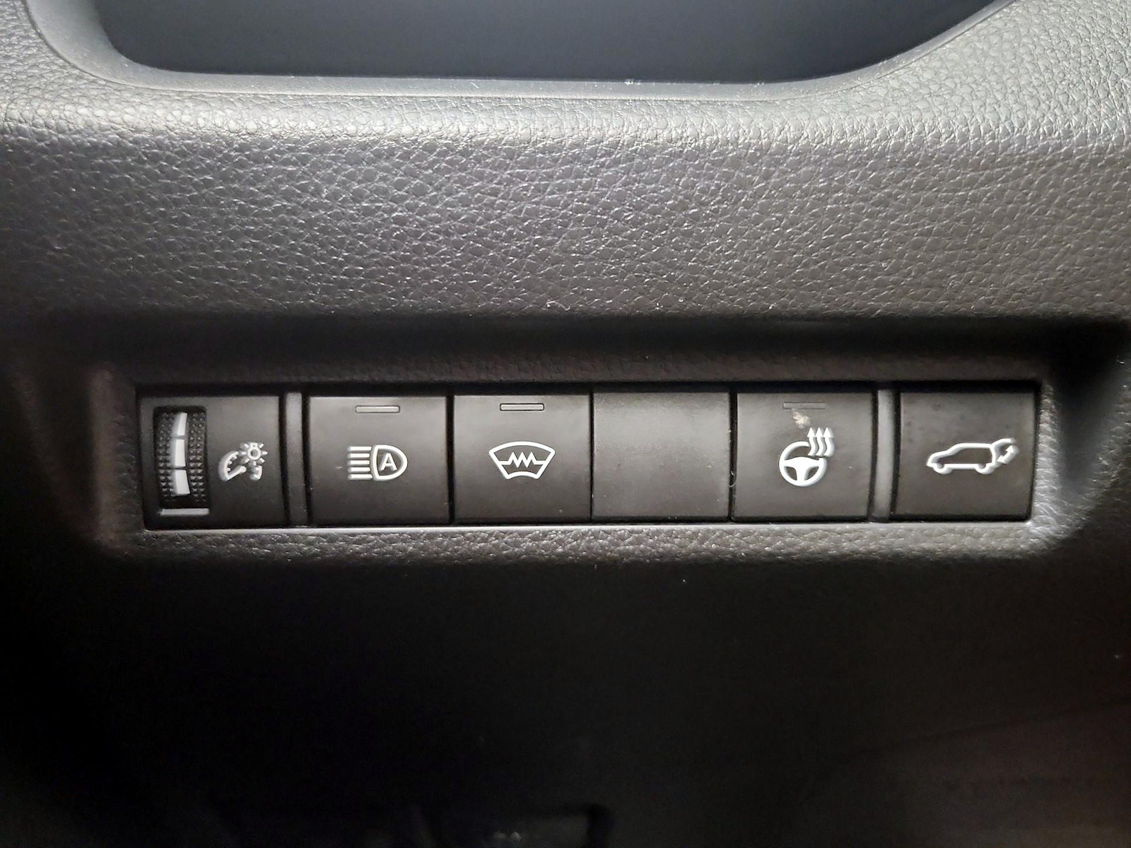 2023 Toyota RAV4 XLE - Photo 14