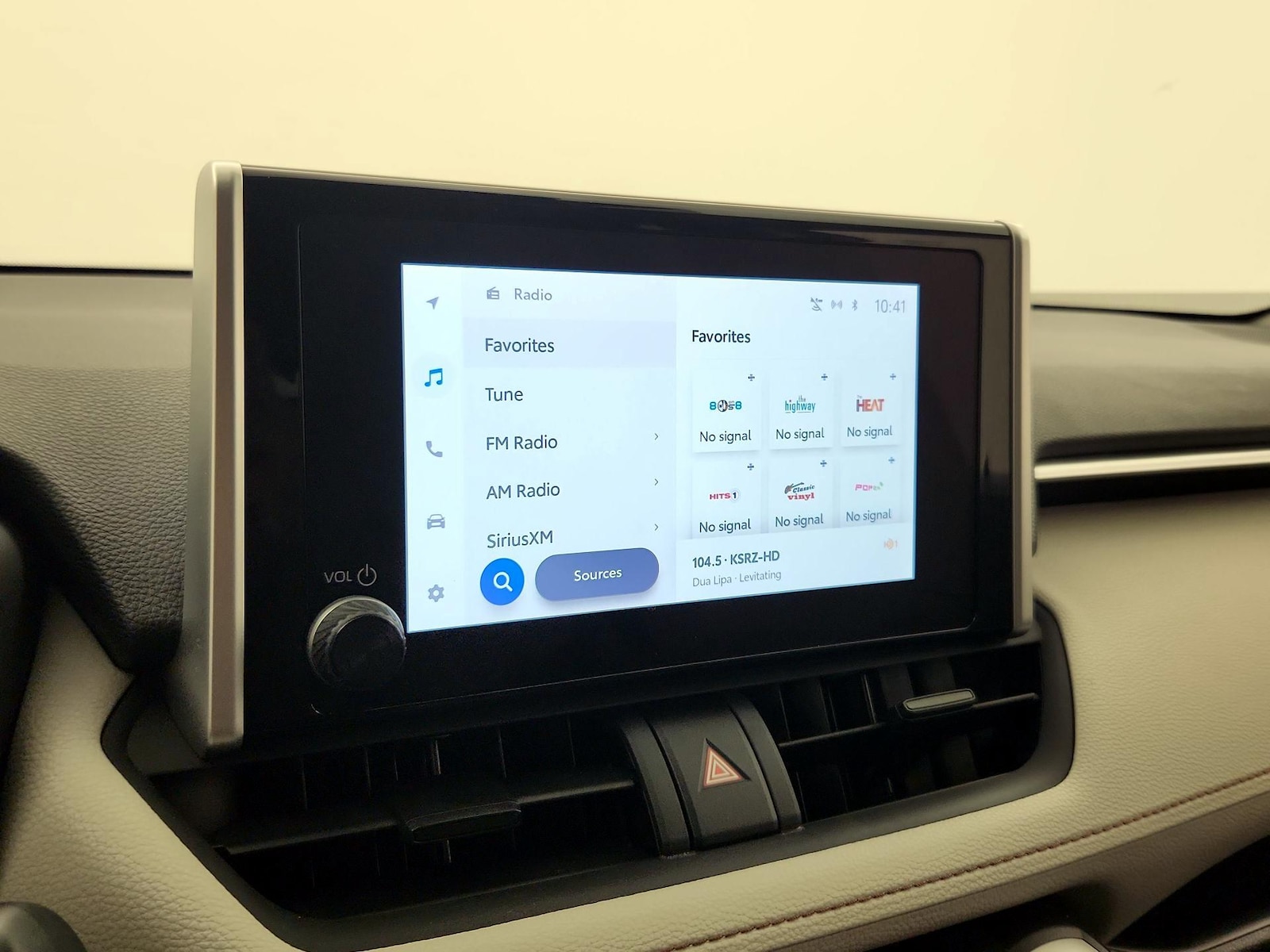 2023 Toyota RAV4 XLE - Photo 16