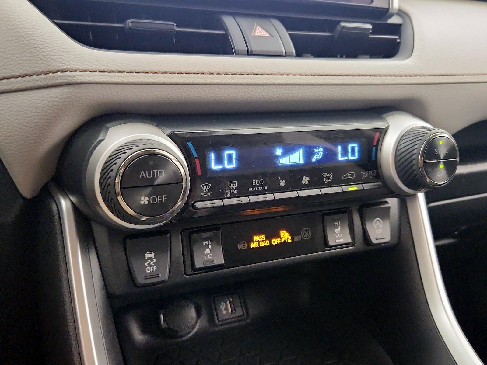 2023 Toyota RAV4 XLE - Photo 17