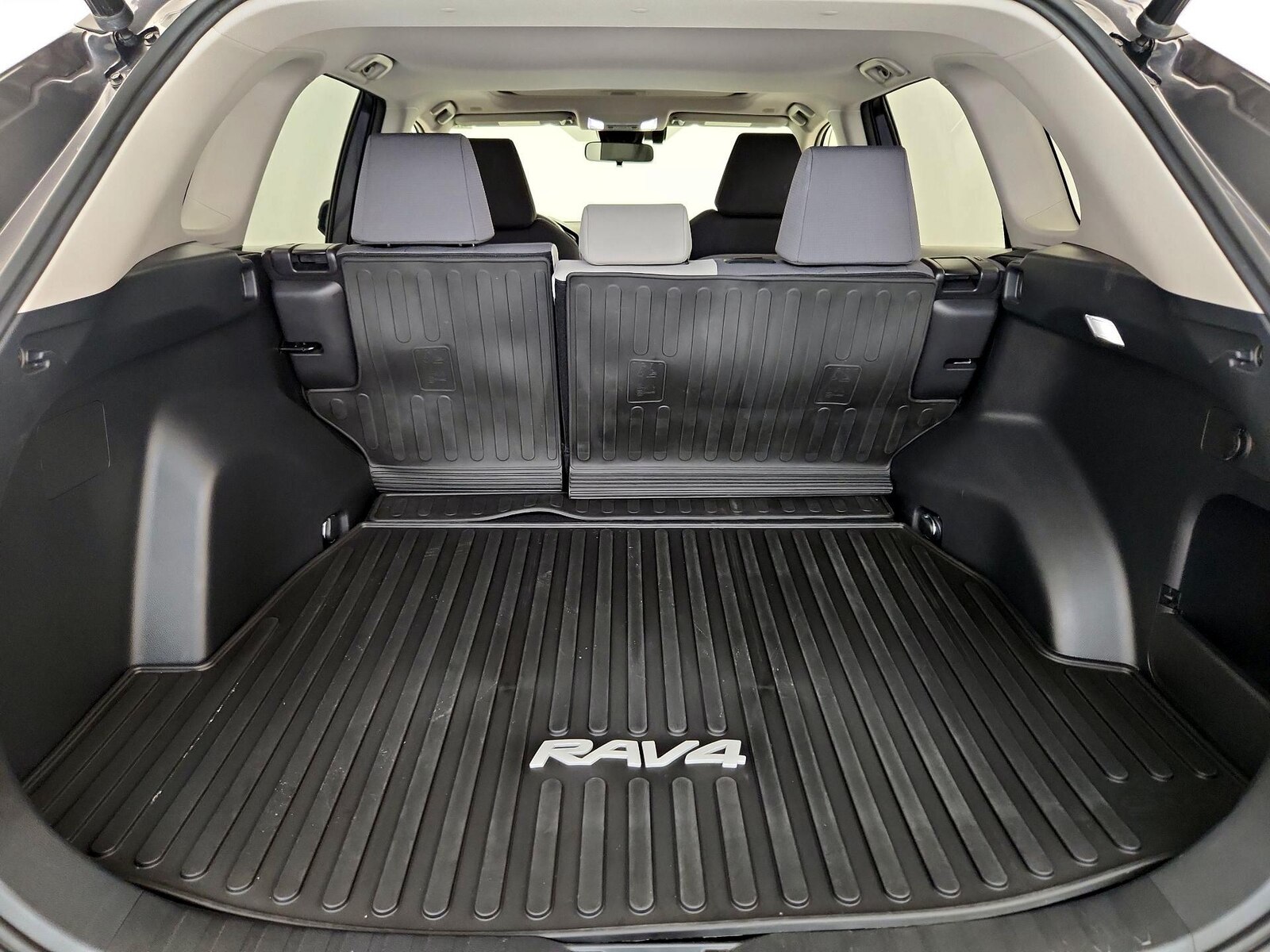 2023 Toyota RAV4 XLE - Photo 22