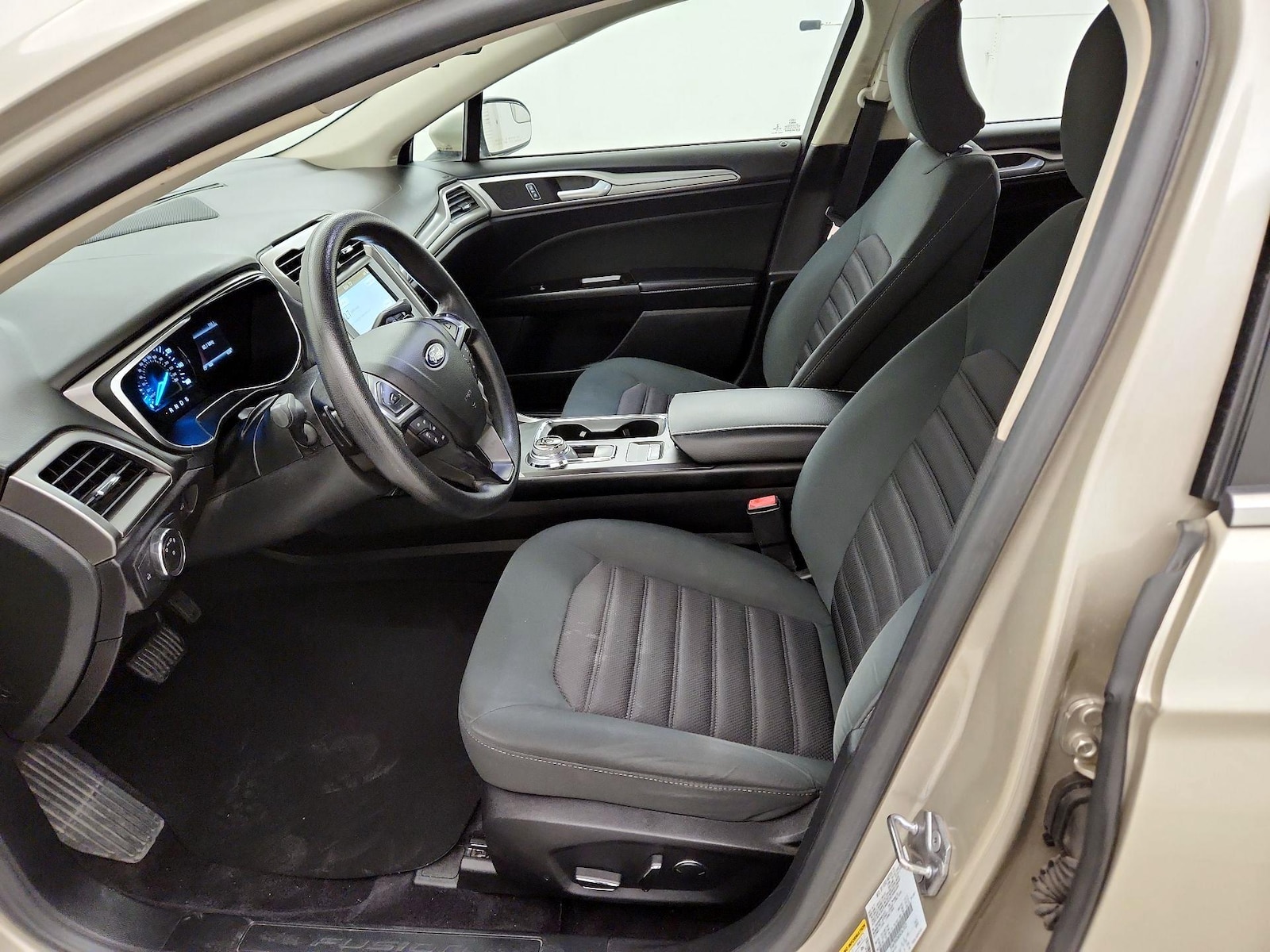 2017 Ford Fusion SE - Photo 12