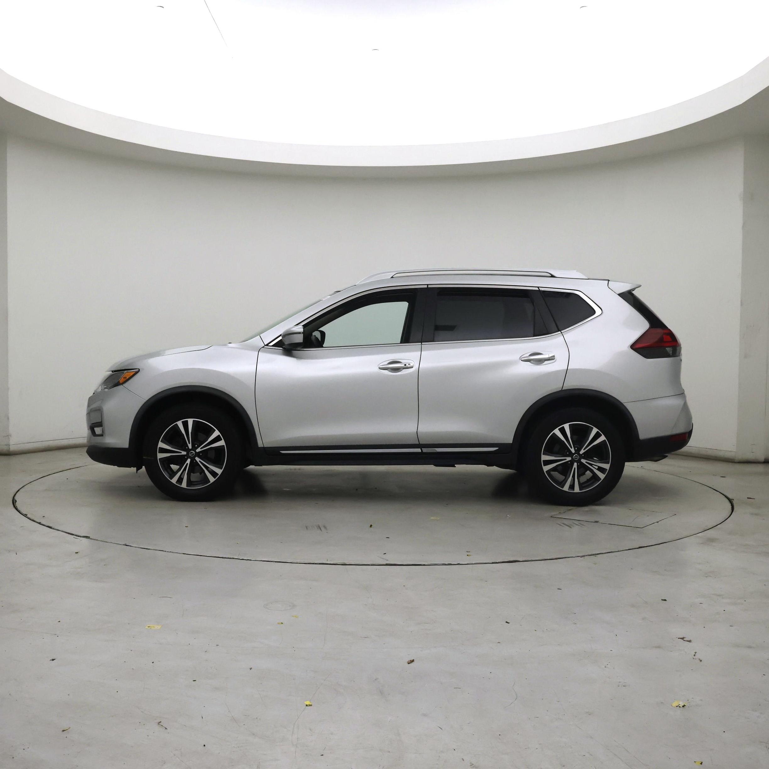 Thumbnail: 2018 Nissan Rogue - 3