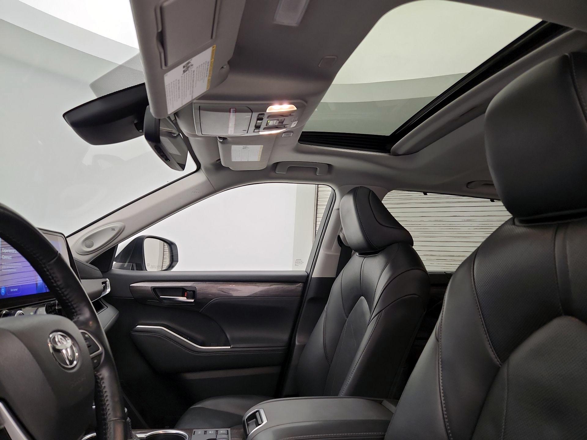 Thumbnail: 2023 Toyota Highlander - 19