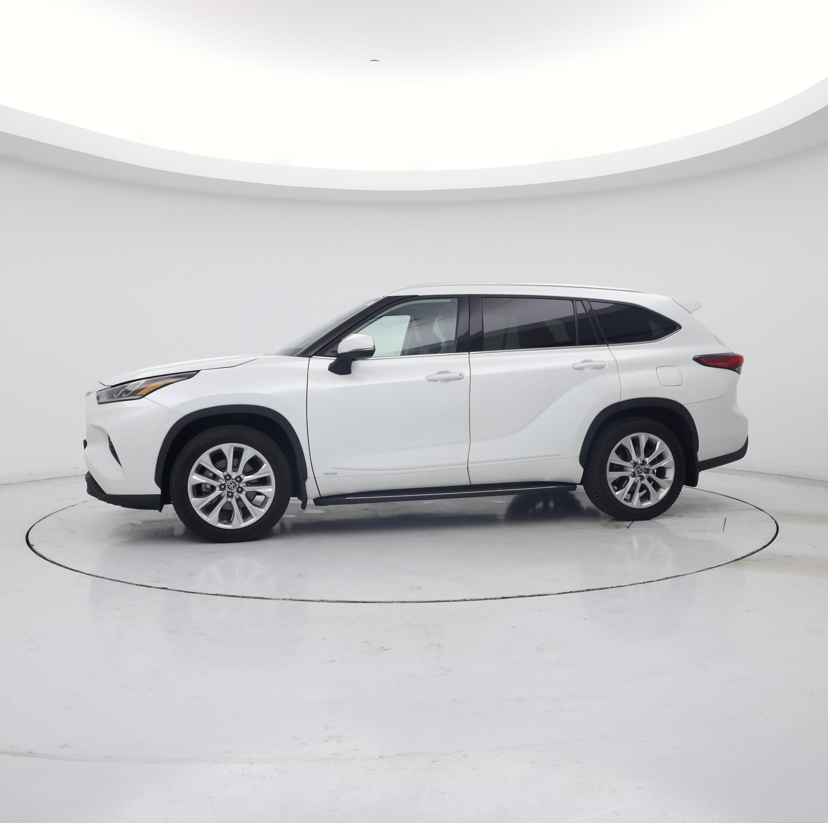 Thumbnail: 2023 Toyota Highlander - 3