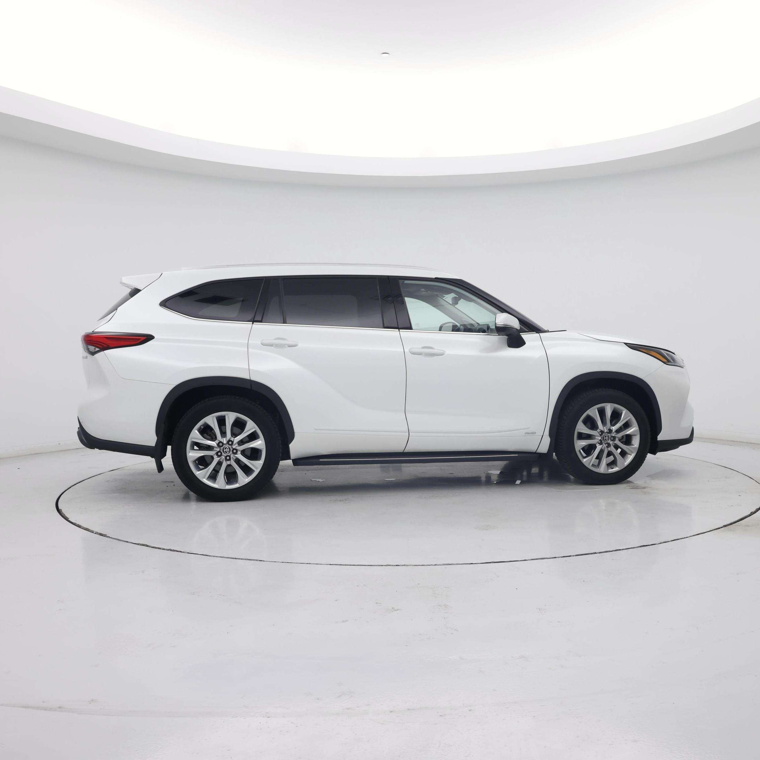 Thumbnail: 2023 Toyota Highlander - 7